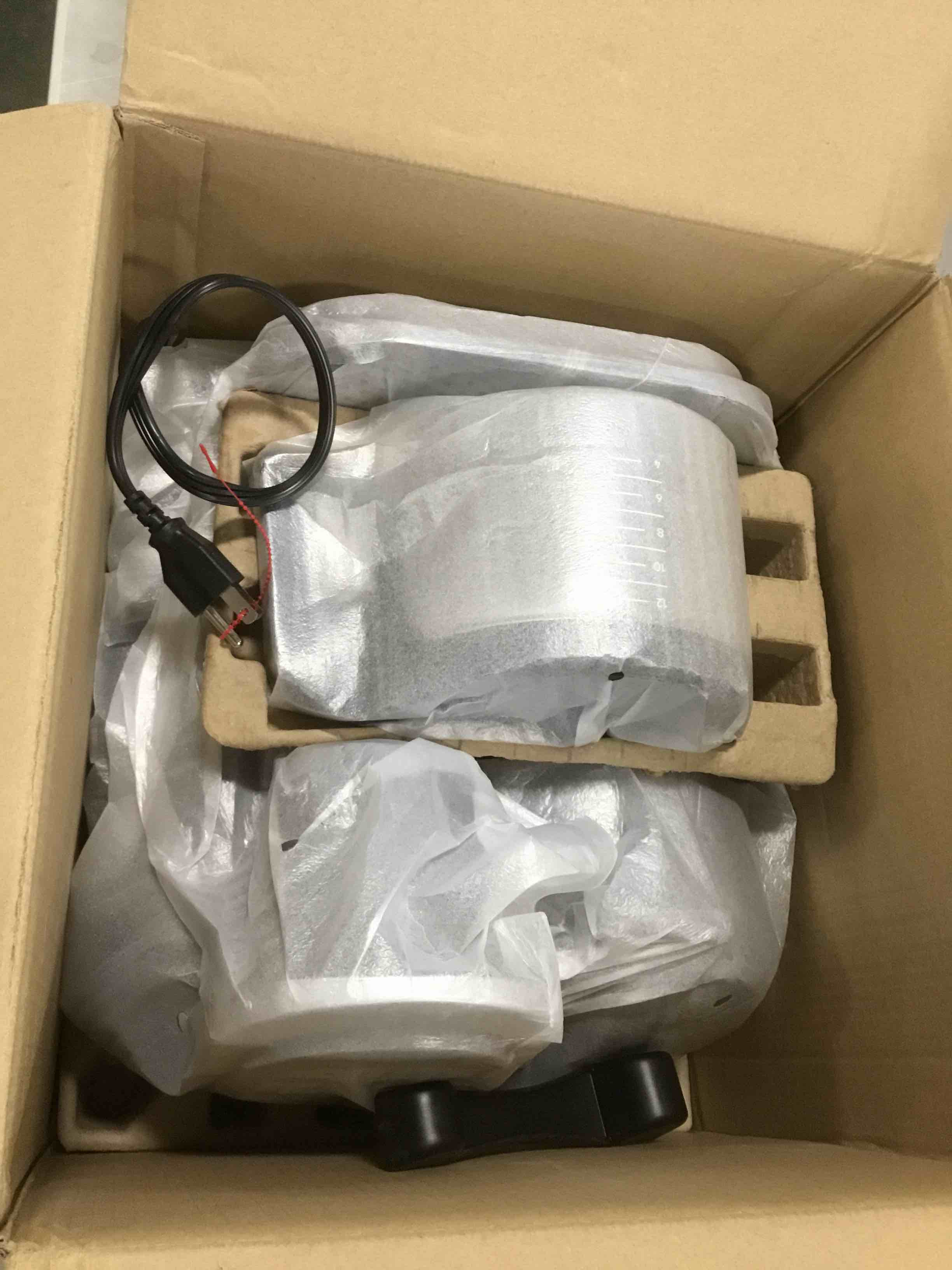 https://s3.amazonaws.com/lotting-images-prod/bidfta/RED5849291_1705598001249.jpeg