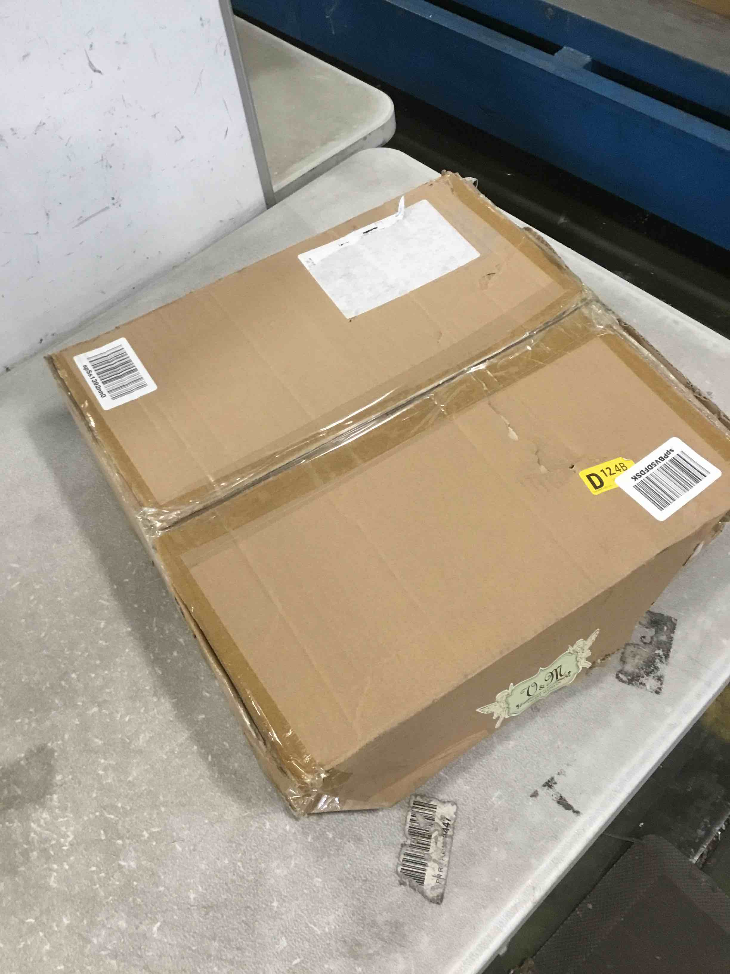https://s3.amazonaws.com/lotting-images-prod/bidfta/RED5849492_1705770088665.jpeg