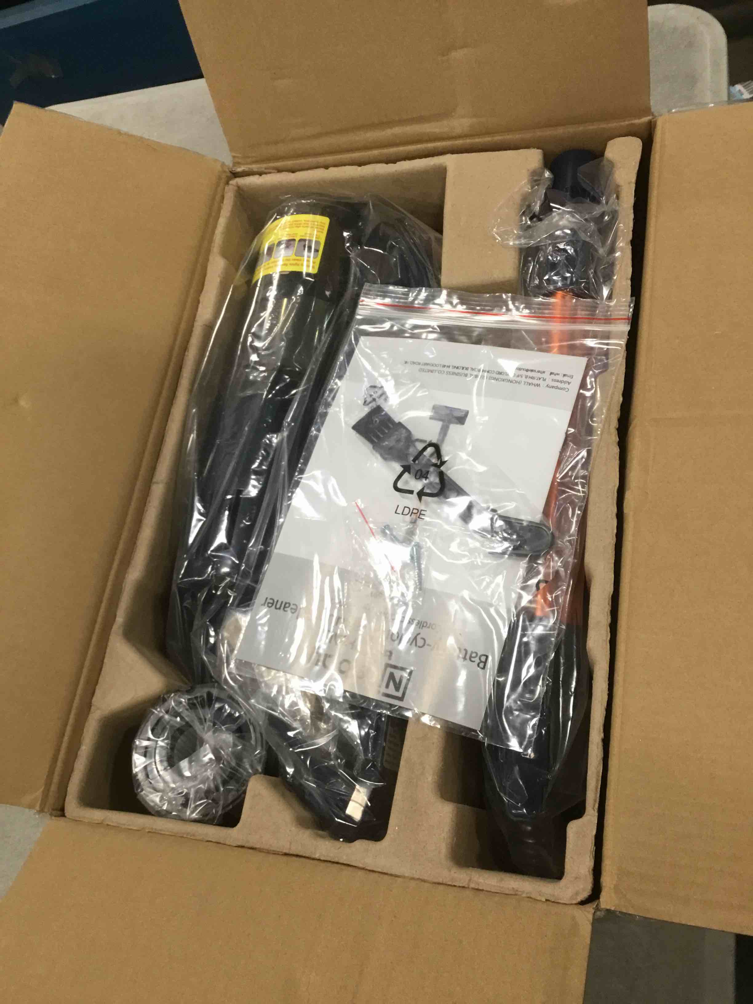 https://s3.amazonaws.com/lotting-images-prod/bidfta/RED5849974_1706035332571.jpeg