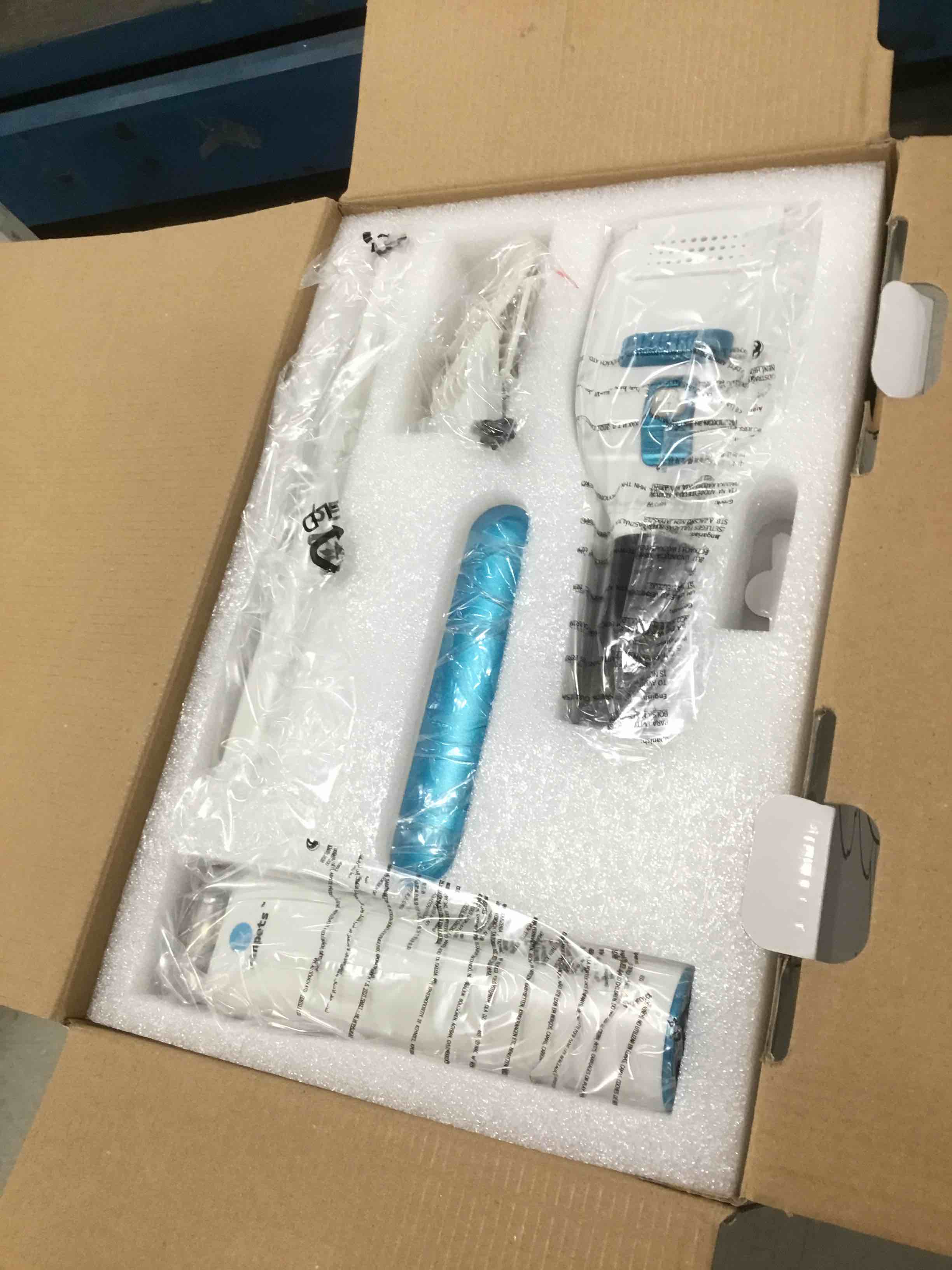 https://s3.amazonaws.com/lotting-images-prod/bidfta/RED5849995_1706037858639.jpeg