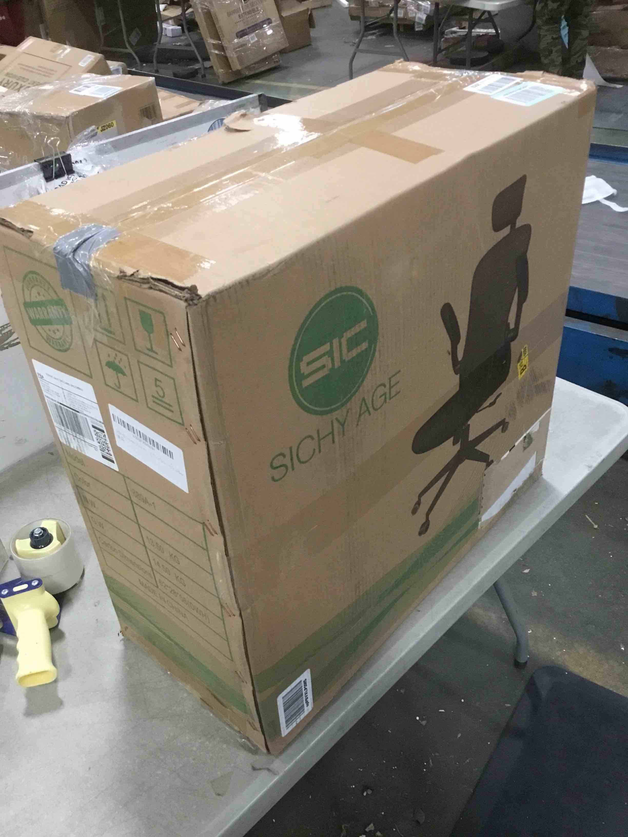 https://s3.amazonaws.com/lotting-images-prod/bidfta/RED5850026_1706043427653.jpeg