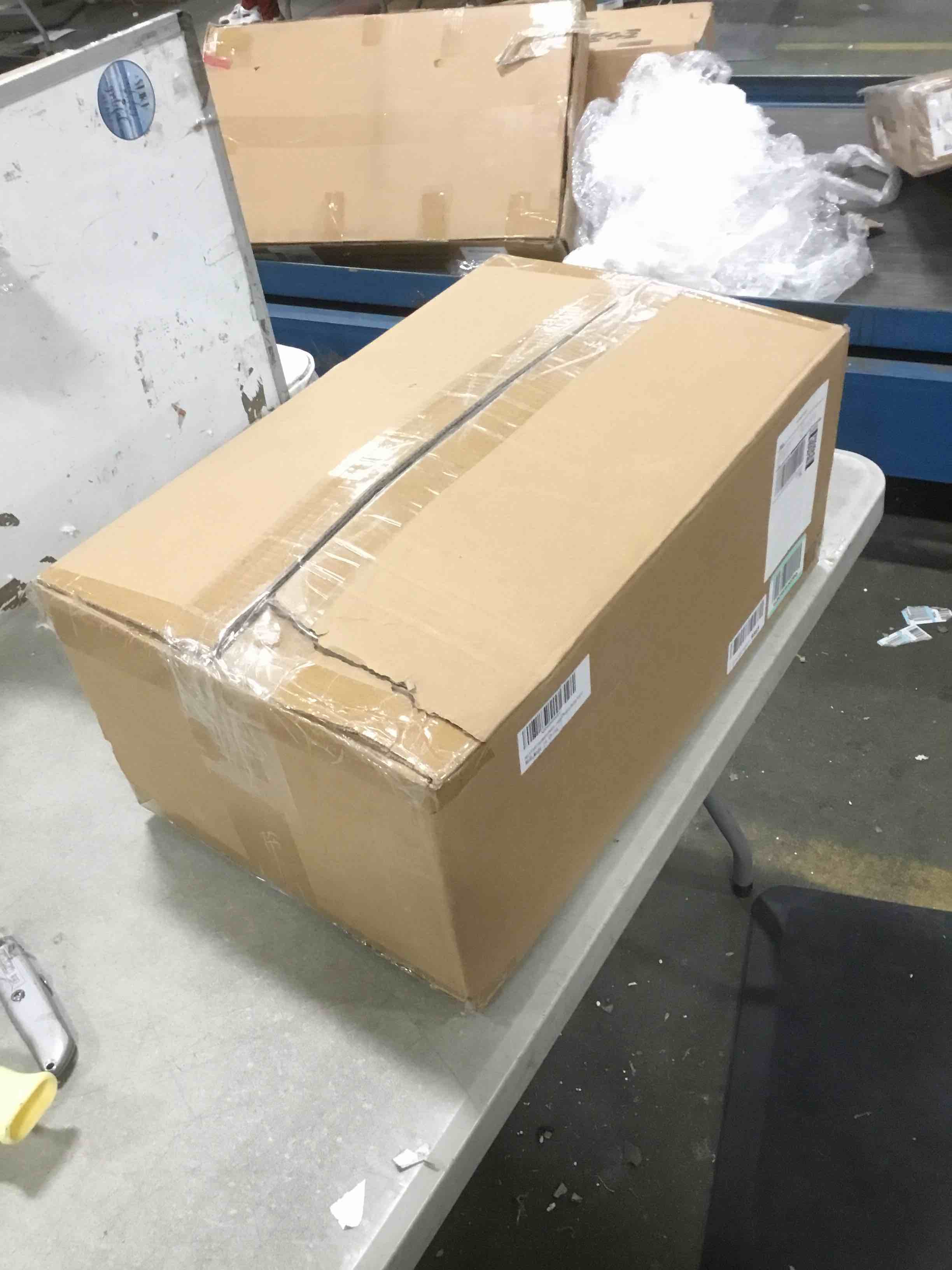 https://s3.amazonaws.com/lotting-images-prod/bidfta/RED5850031_1706043818851.jpeg