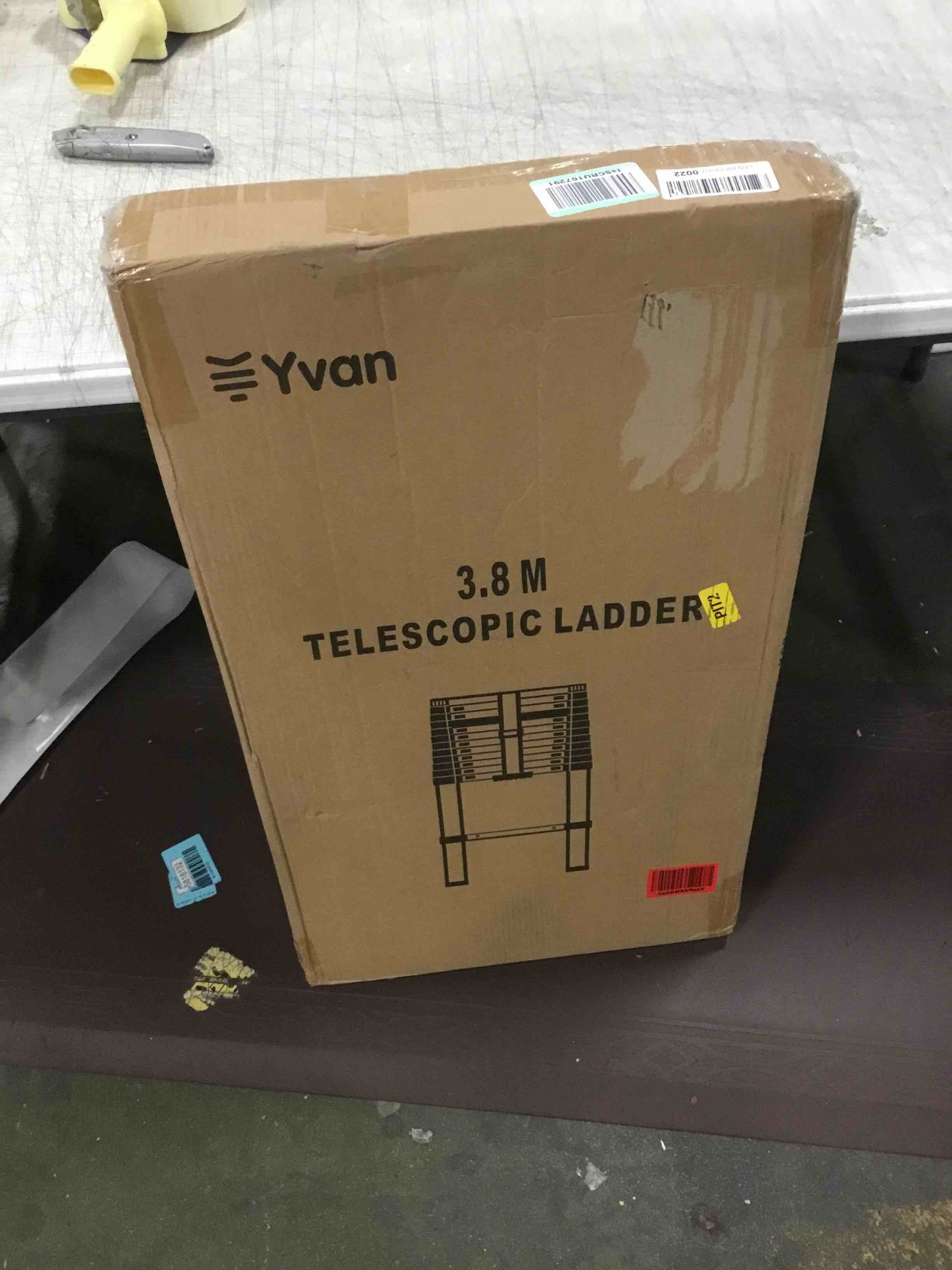 https://s3.amazonaws.com/lotting-images-prod/bidfta/RED5850386_1706200502736.jpeg