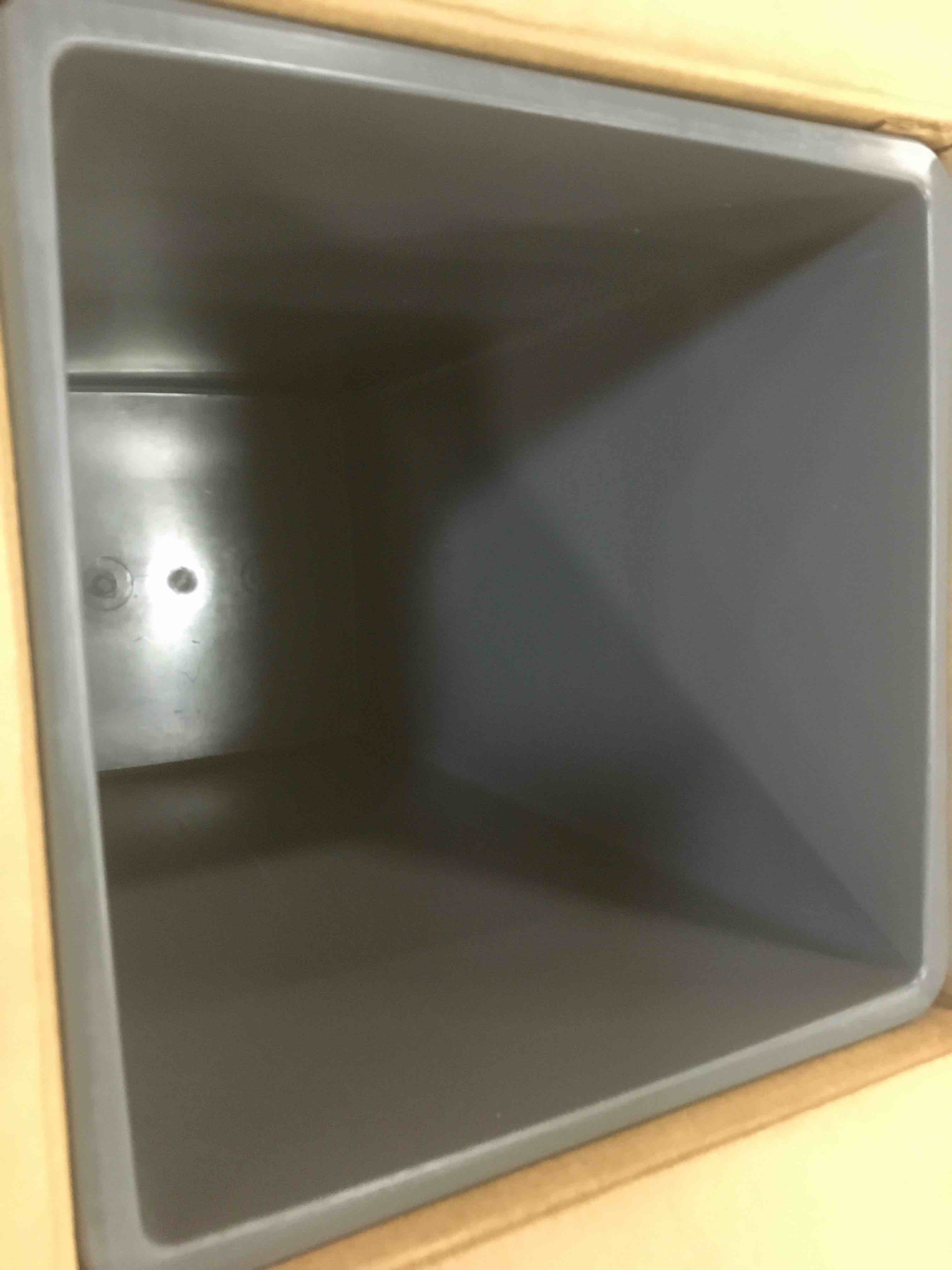 https://s3.amazonaws.com/lotting-images-prod/bidfta/RED5851873_1706112046608.jpeg