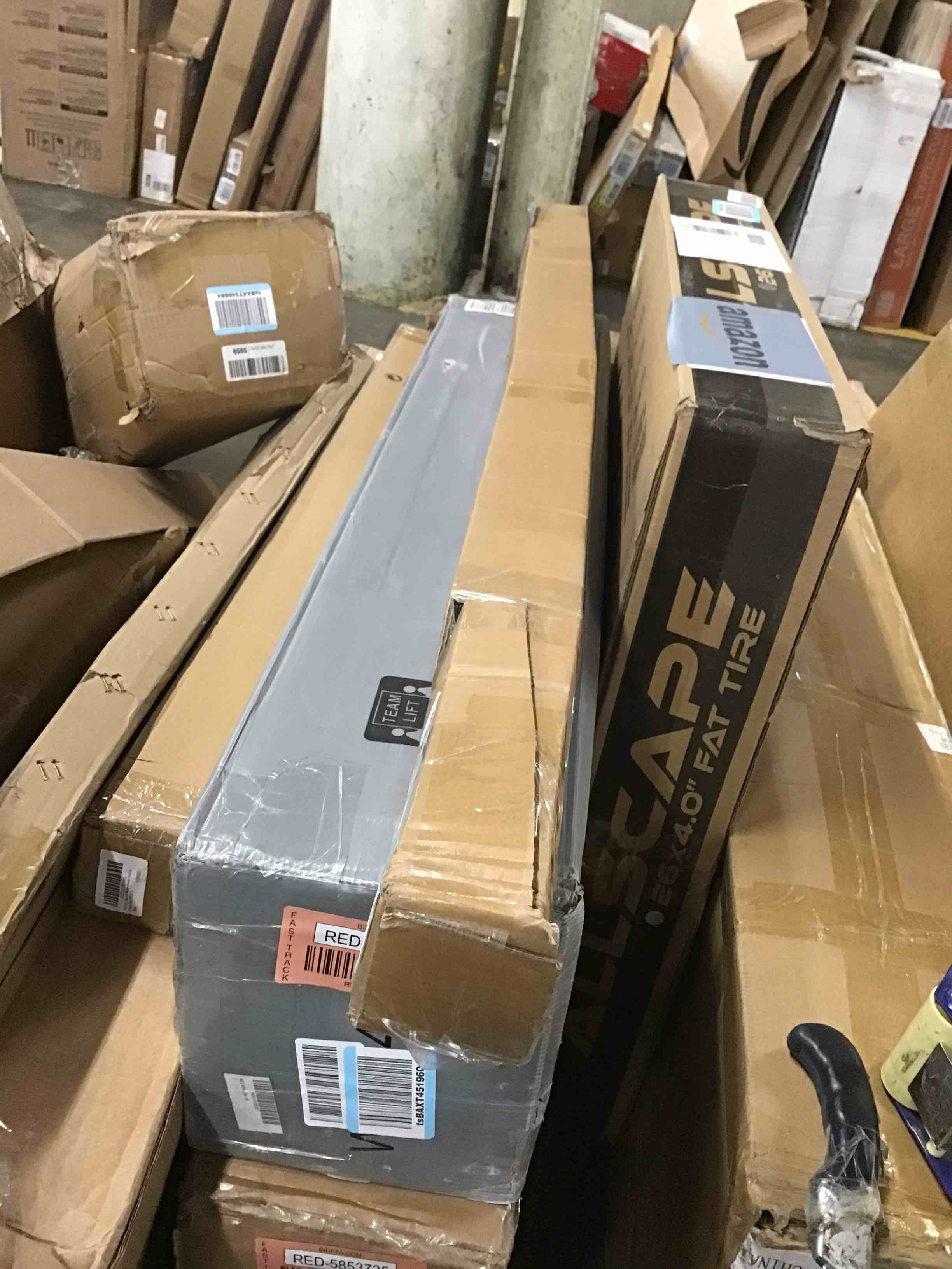 https://s3.amazonaws.com/lotting-images-prod/bidfta/RED5853736_1714571810967.jpeg
