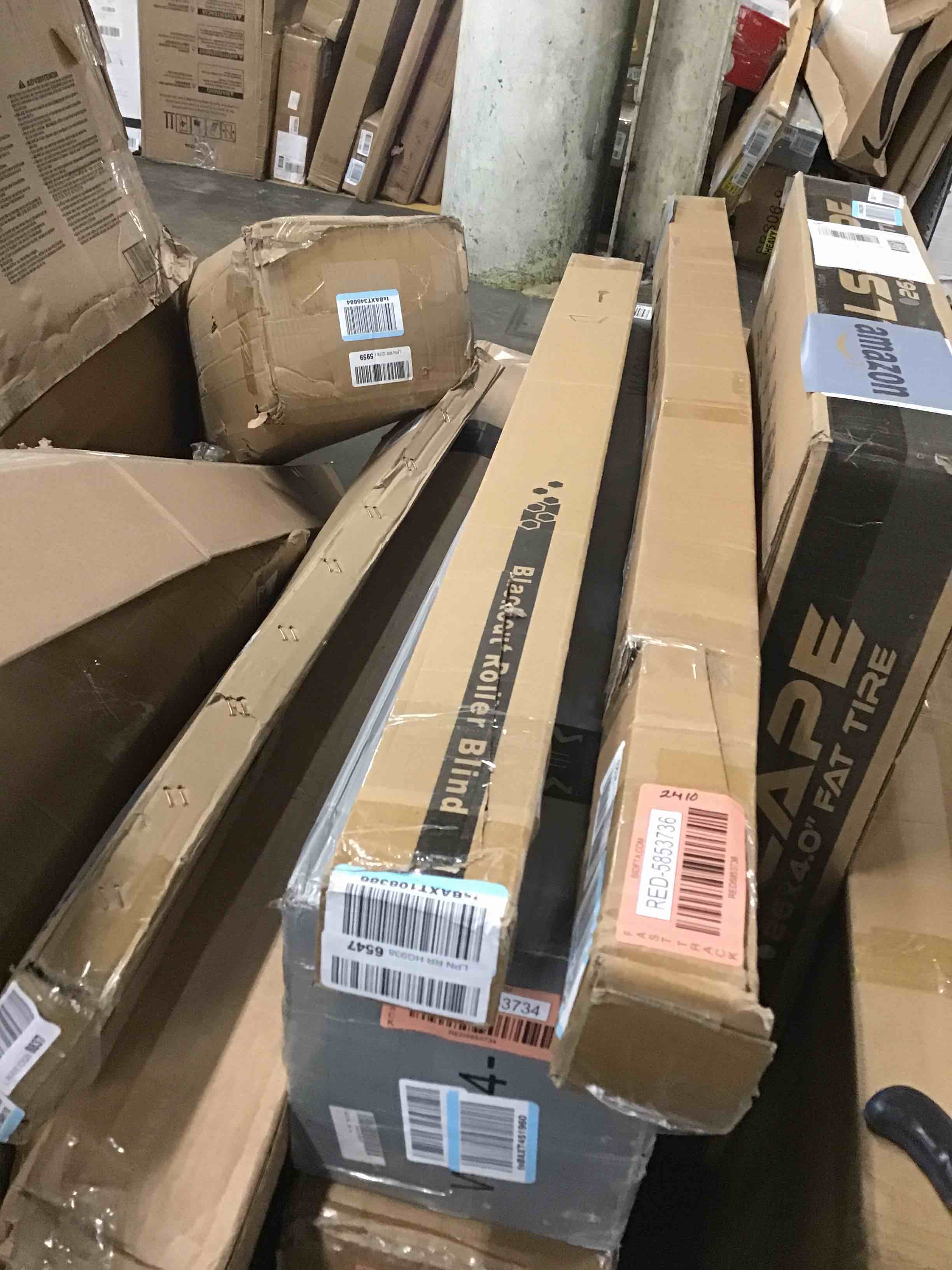 https://s3.amazonaws.com/lotting-images-prod/bidfta/RED5853737_1714571874193.jpeg