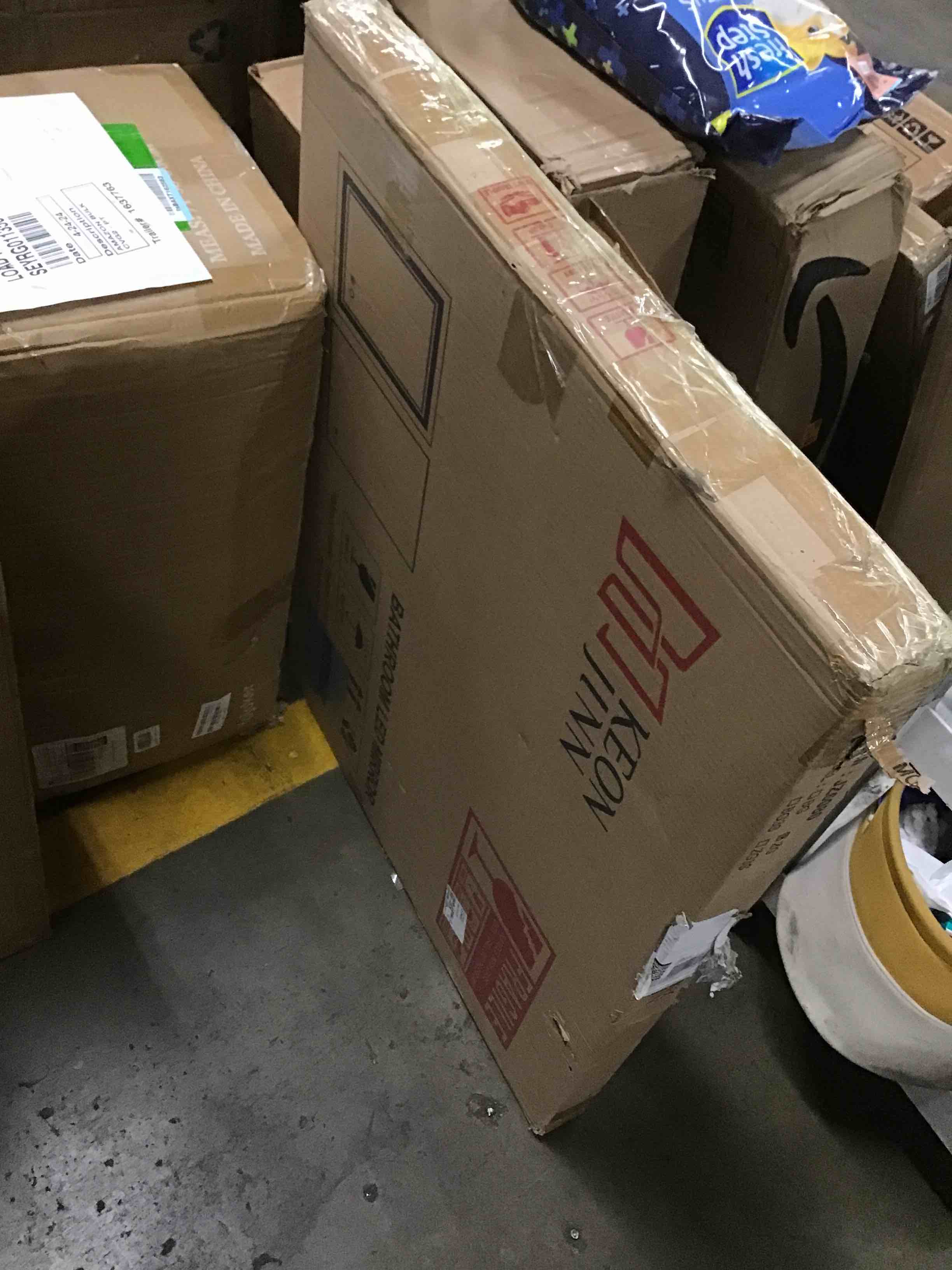 https://s3.amazonaws.com/lotting-images-prod/bidfta/RED5853769_1714578574085.jpeg
