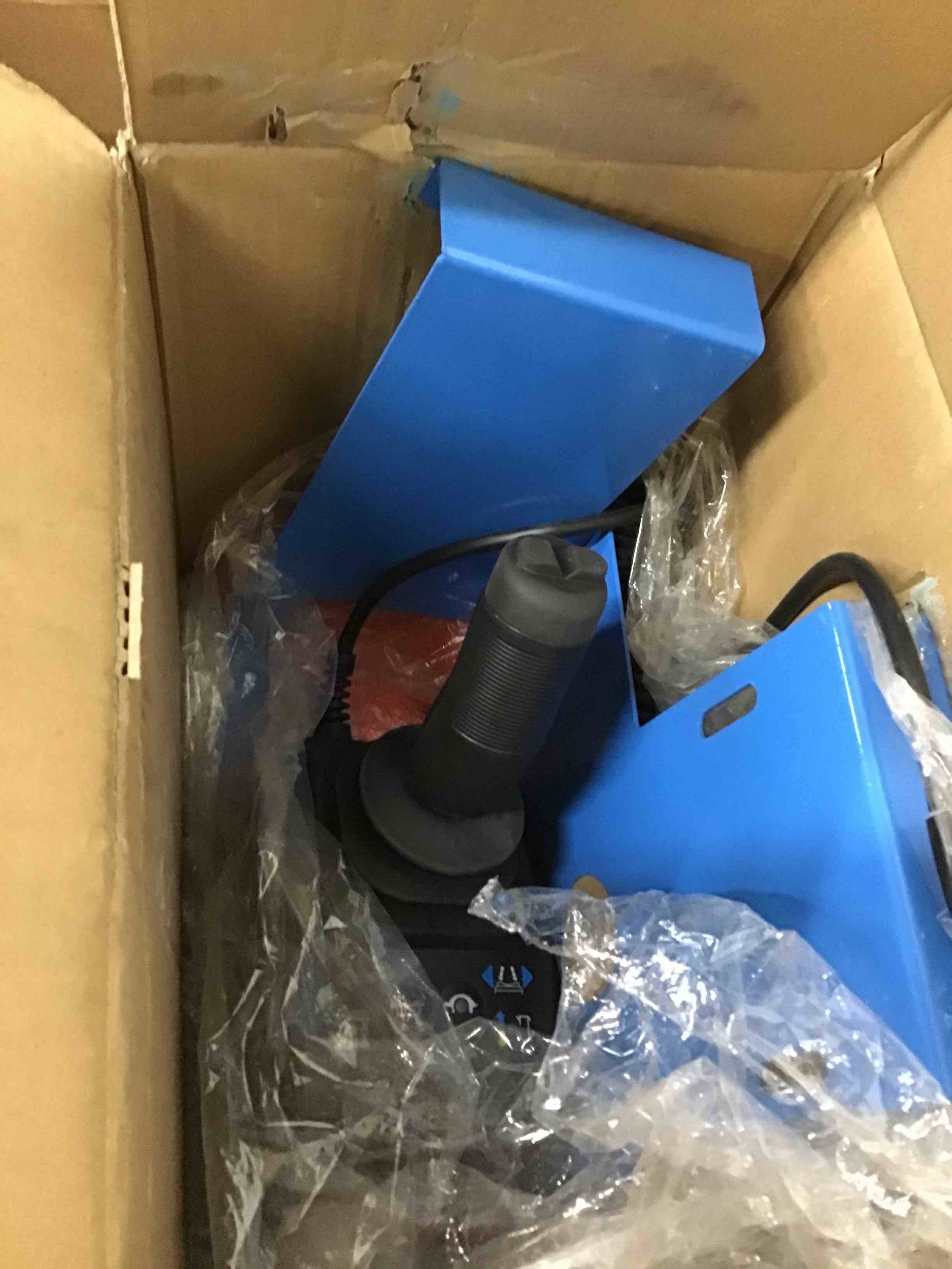 https://s3.amazonaws.com/lotting-images-prod/bidfta/RED5854045_1715355550702.jpeg