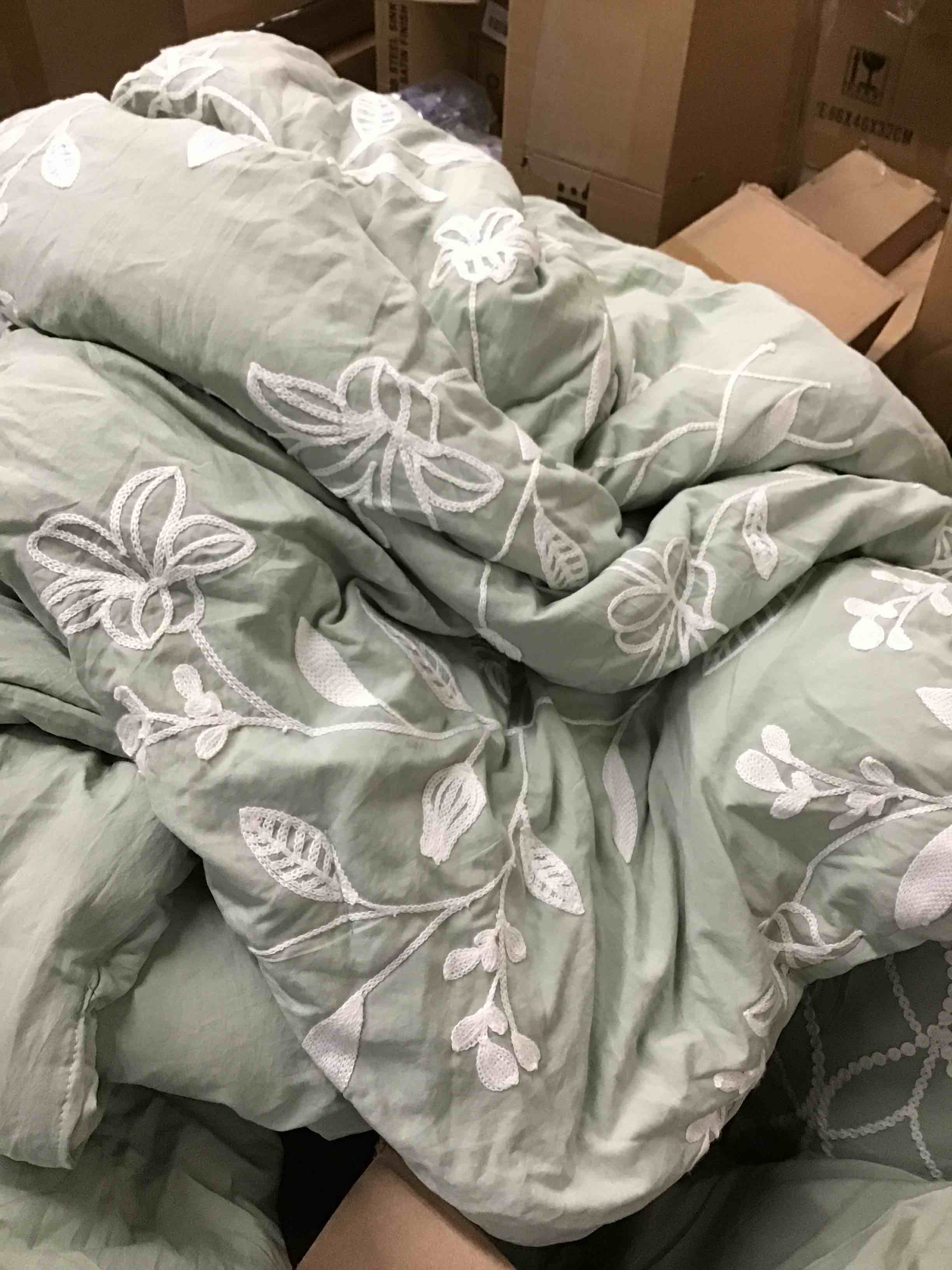 https://s3.amazonaws.com/lotting-images-prod/bidfta/RED5854051_1715361560492.jpeg
