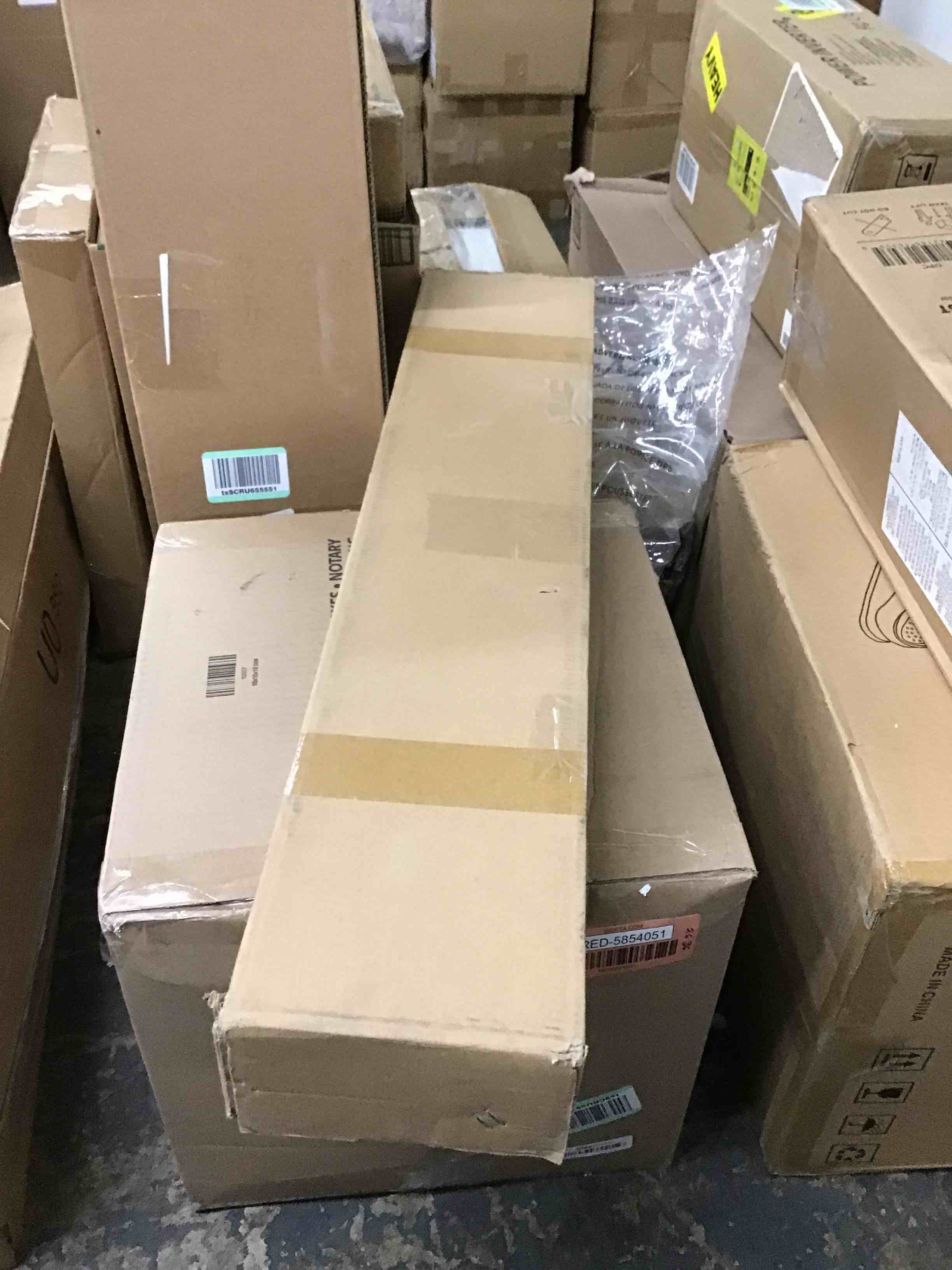 https://s3.amazonaws.com/lotting-images-prod/bidfta/RED5854052_1715602464655.jpeg