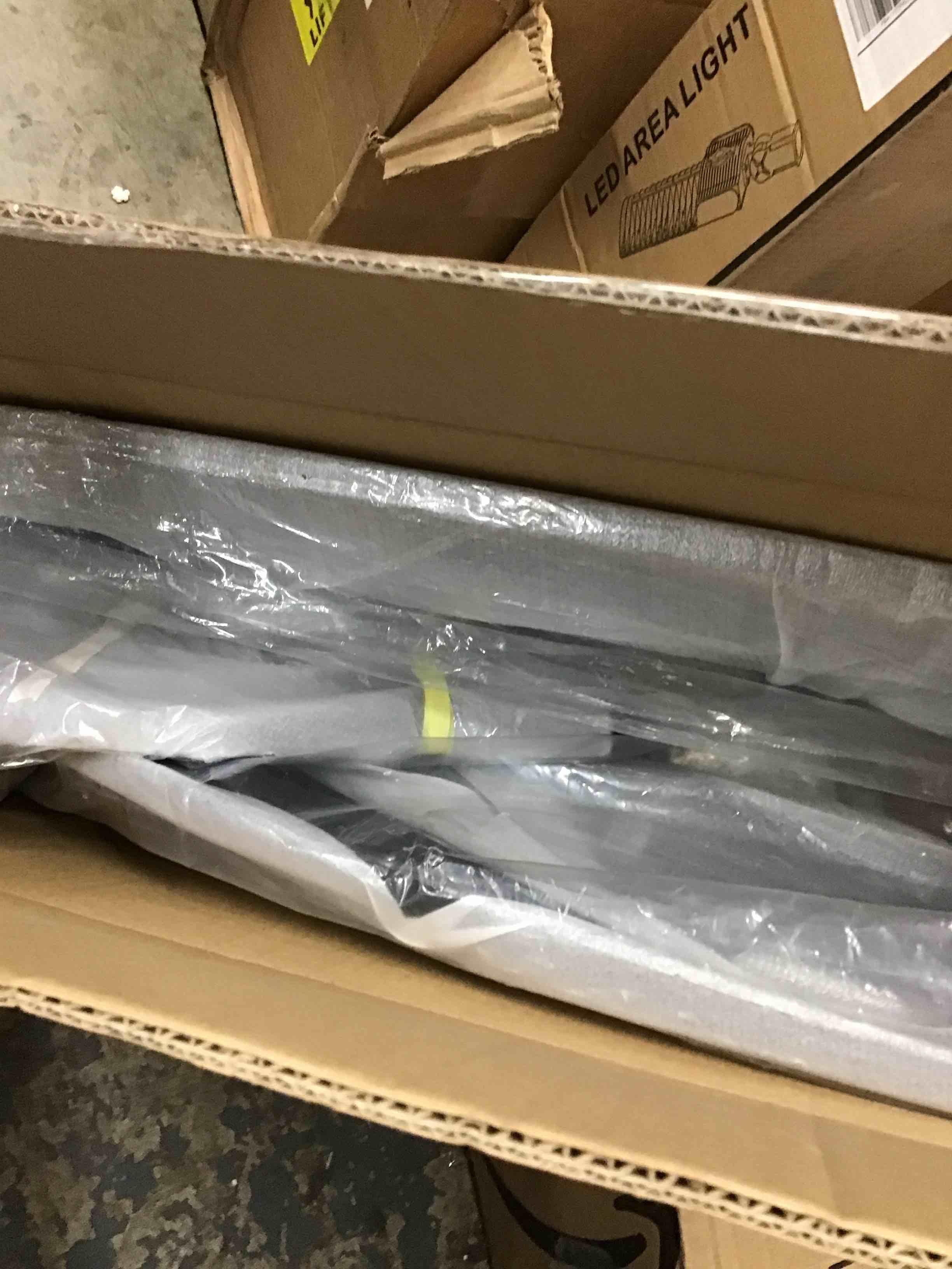 https://s3.amazonaws.com/lotting-images-prod/bidfta/RED5854055_1715602977485.jpeg