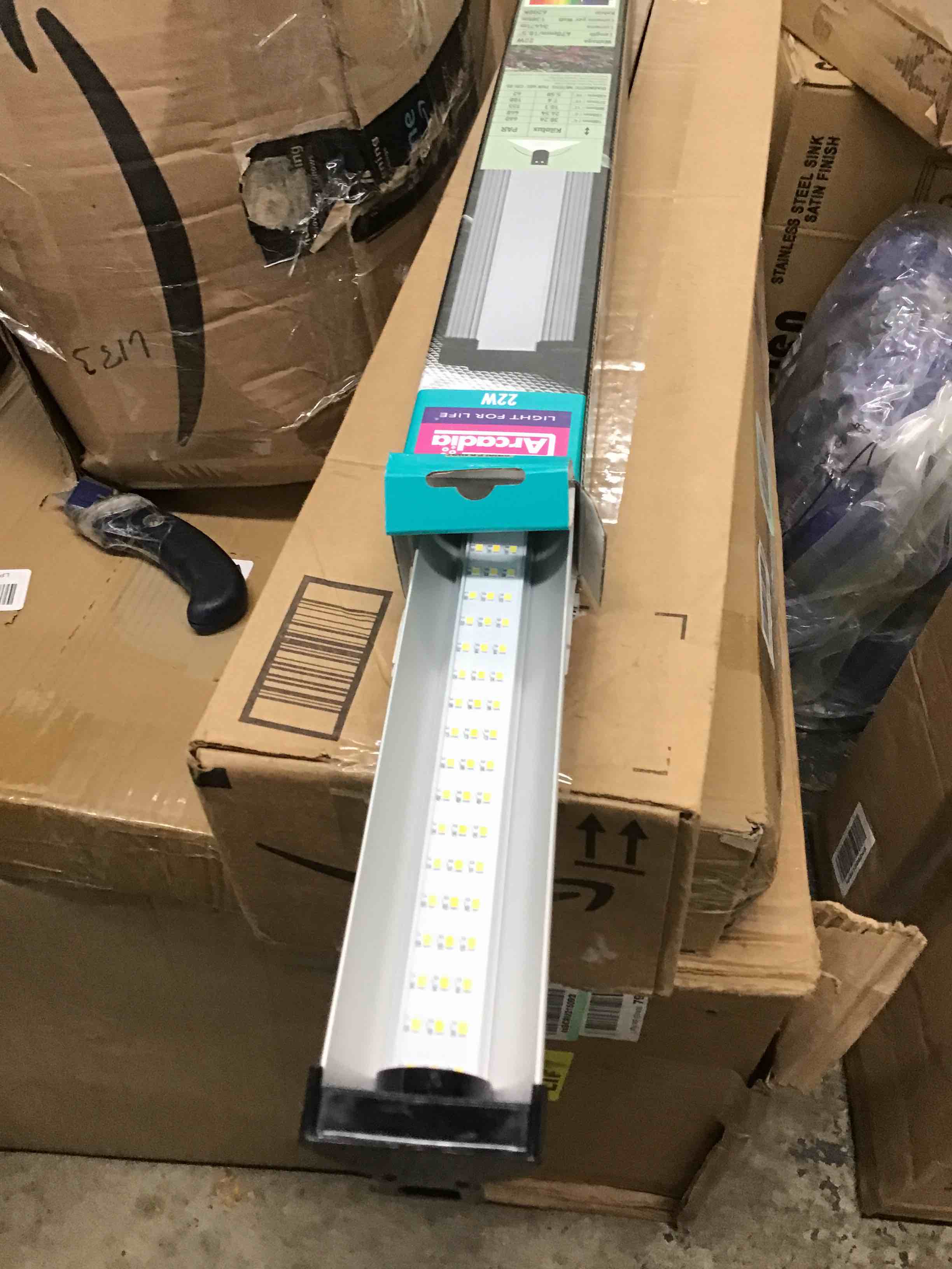 https://s3.amazonaws.com/lotting-images-prod/bidfta/RED5854058_1715603715769.jpeg