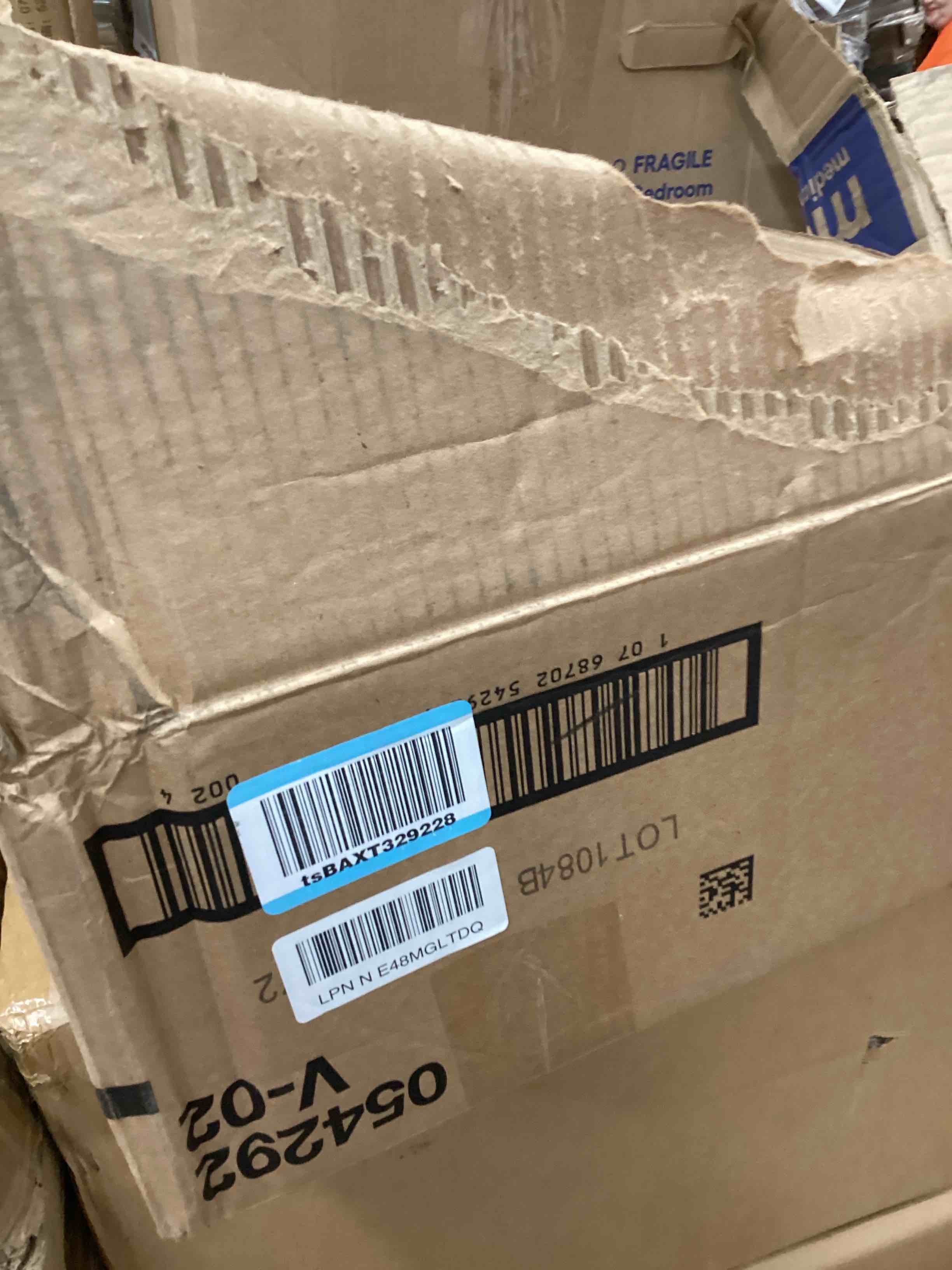 https://s3.amazonaws.com/lotting-images-prod/bidfta/RED5854508_1722625384592.jpeg