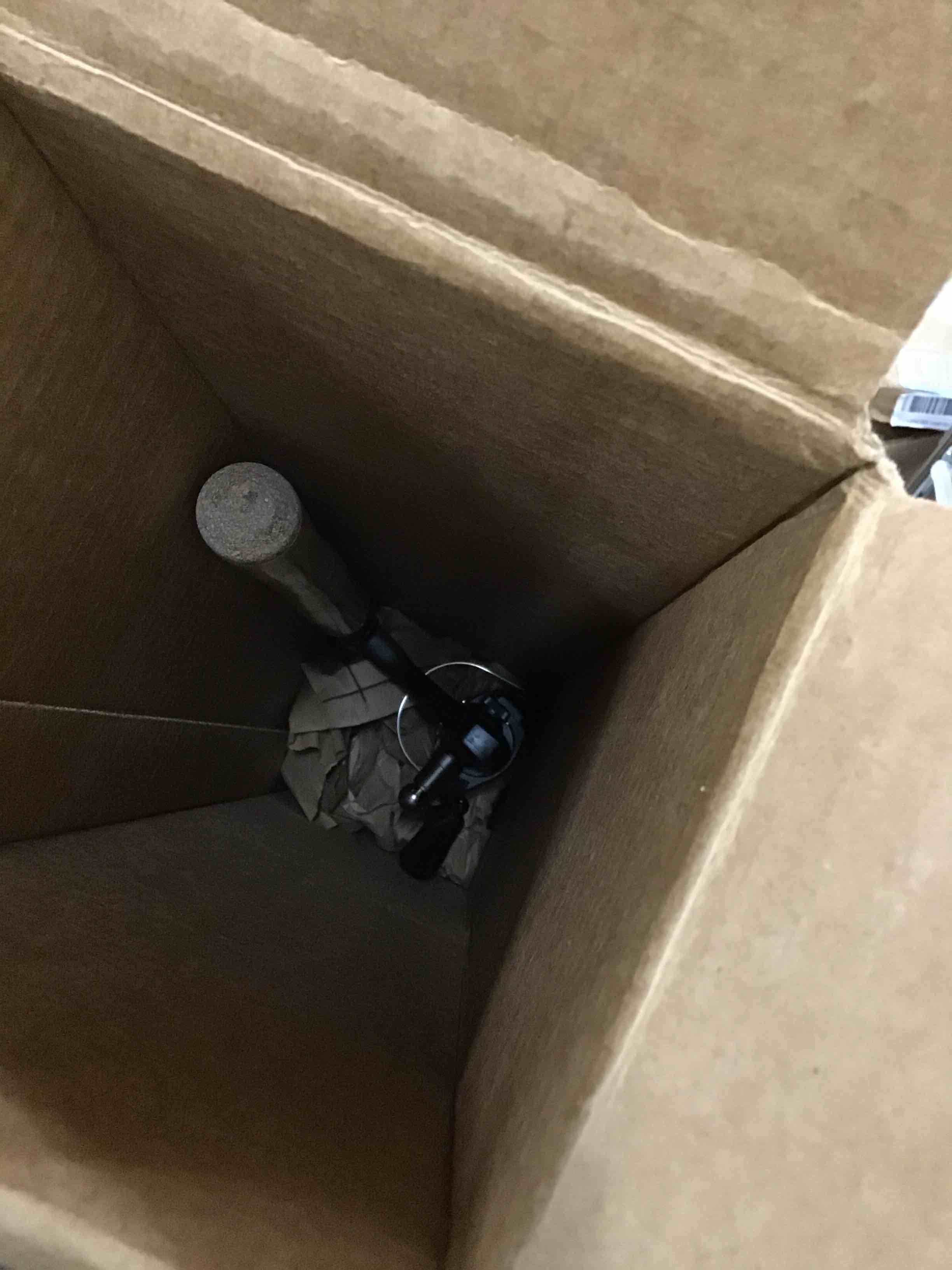 https://s3.amazonaws.com/lotting-images-prod/bidfta/RED5854990_1718650756060.jpeg