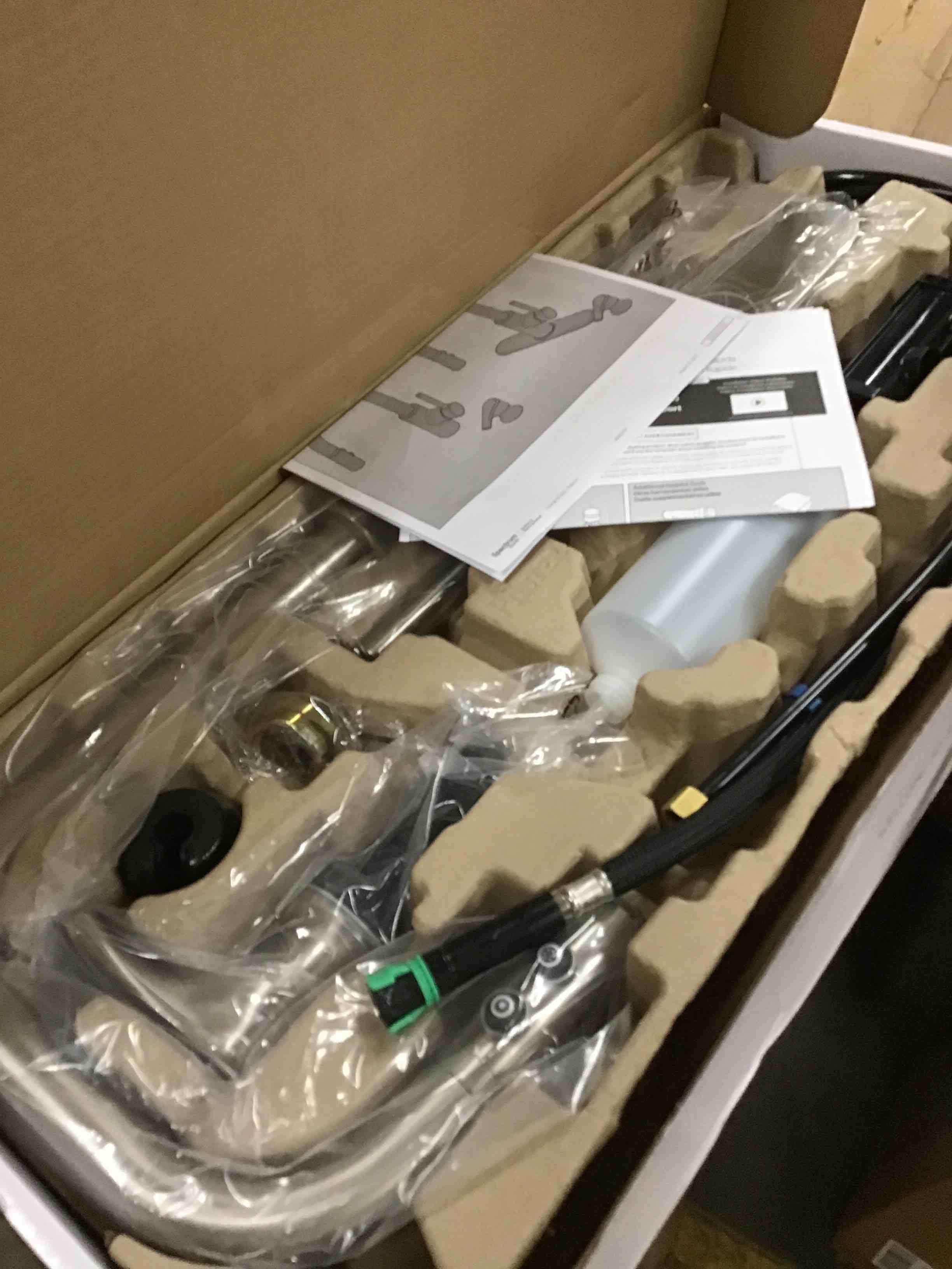 https://s3.amazonaws.com/lotting-images-prod/bidfta/RED5854996_1718651570796.jpeg
