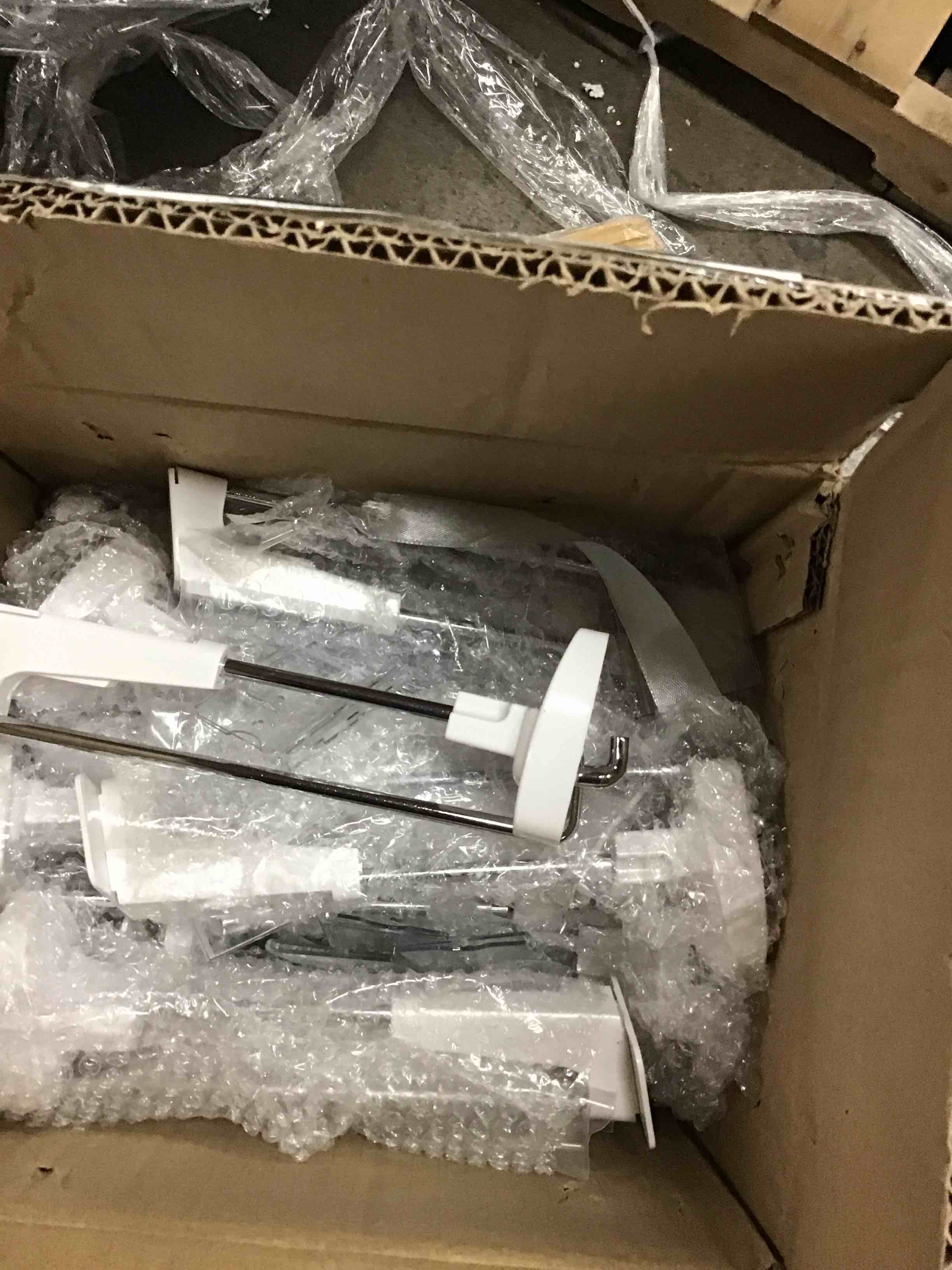 https://s3.amazonaws.com/lotting-images-prod/bidfta/RED5855591_1721670149147.jpeg