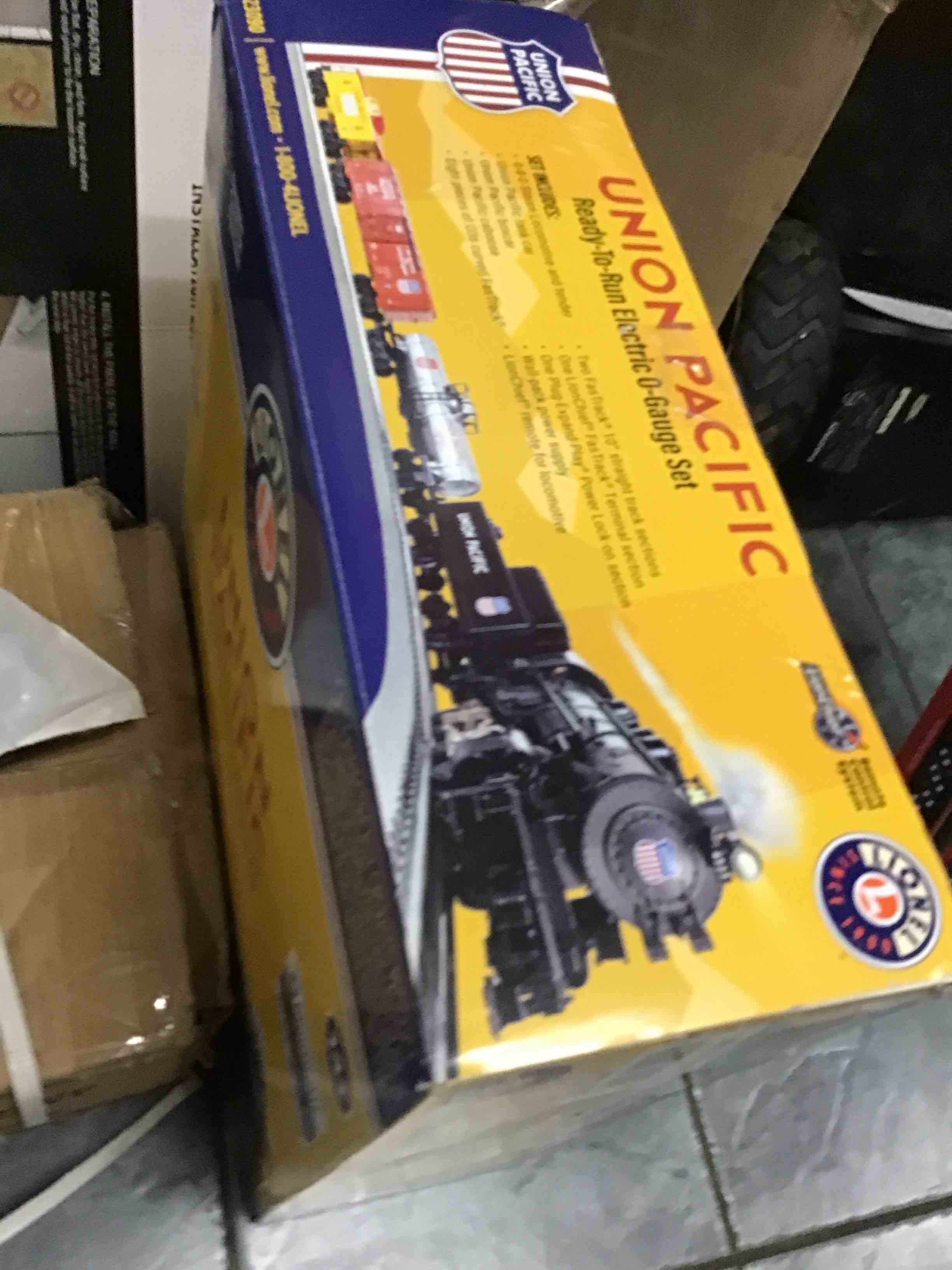 Lionel Union Pacific Flyer LionChief 5.0 Electric O Gauge Train Set with Bluetooth & Remote
