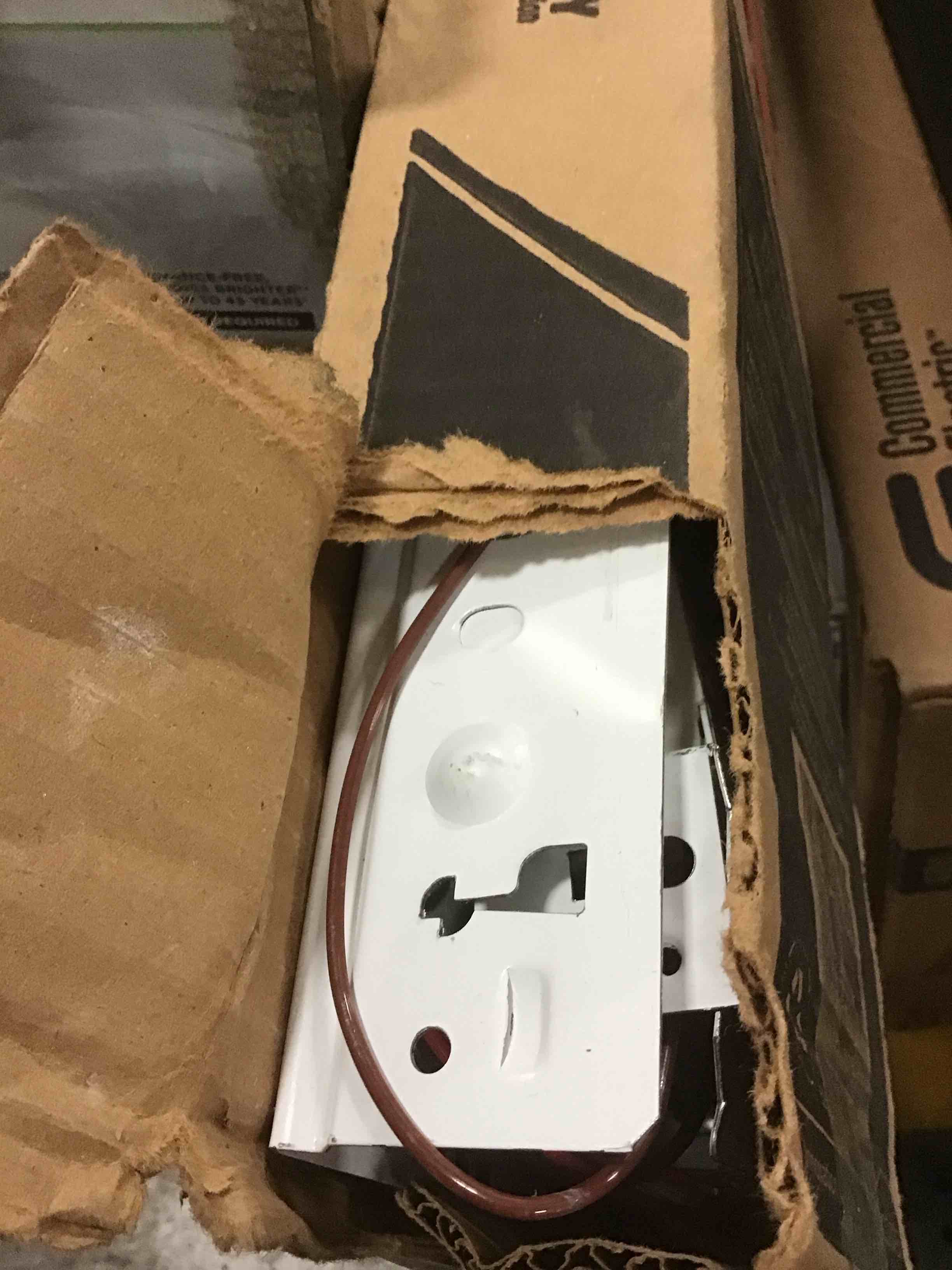 https://s3.amazonaws.com/lotting-images-prod/bidfta/RED5858408_1714420204290.jpeg