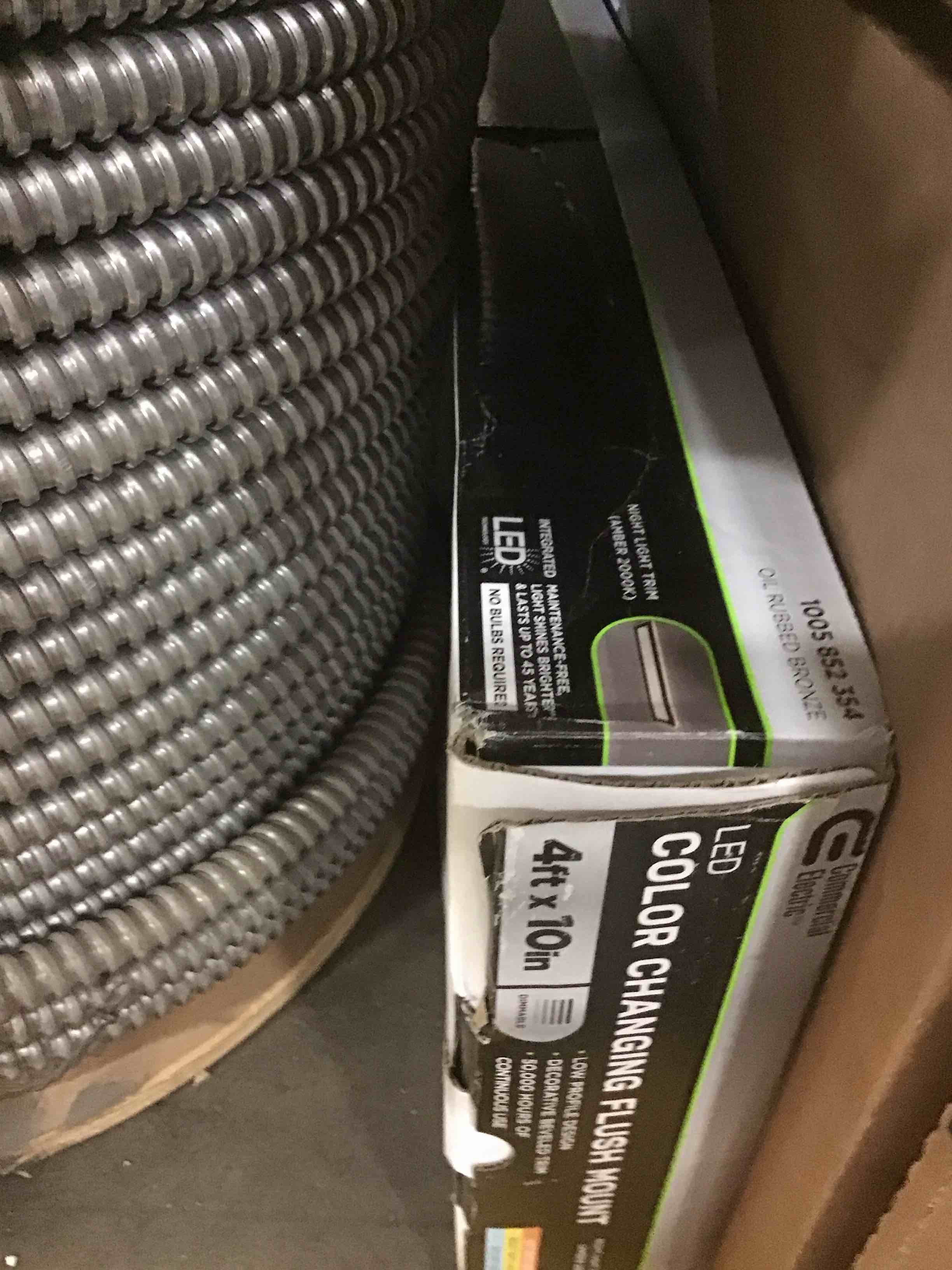 https://s3.amazonaws.com/lotting-images-prod/bidfta/RED5858409_1714420243570.jpeg