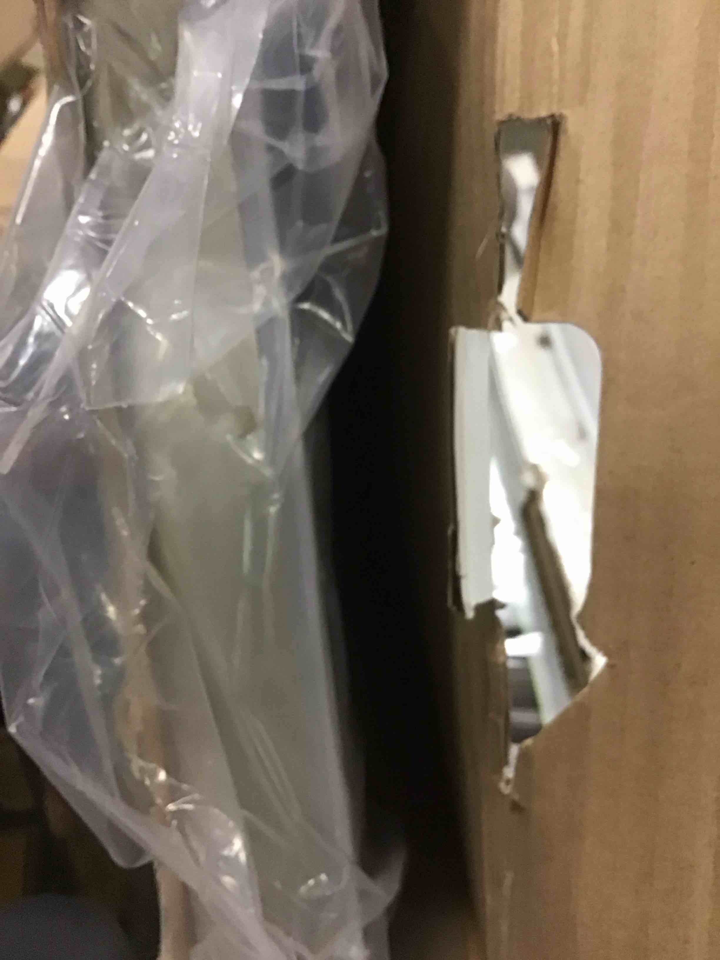 https://s3.amazonaws.com/lotting-images-prod/bidfta/RED5858414_1714422359603.jpeg