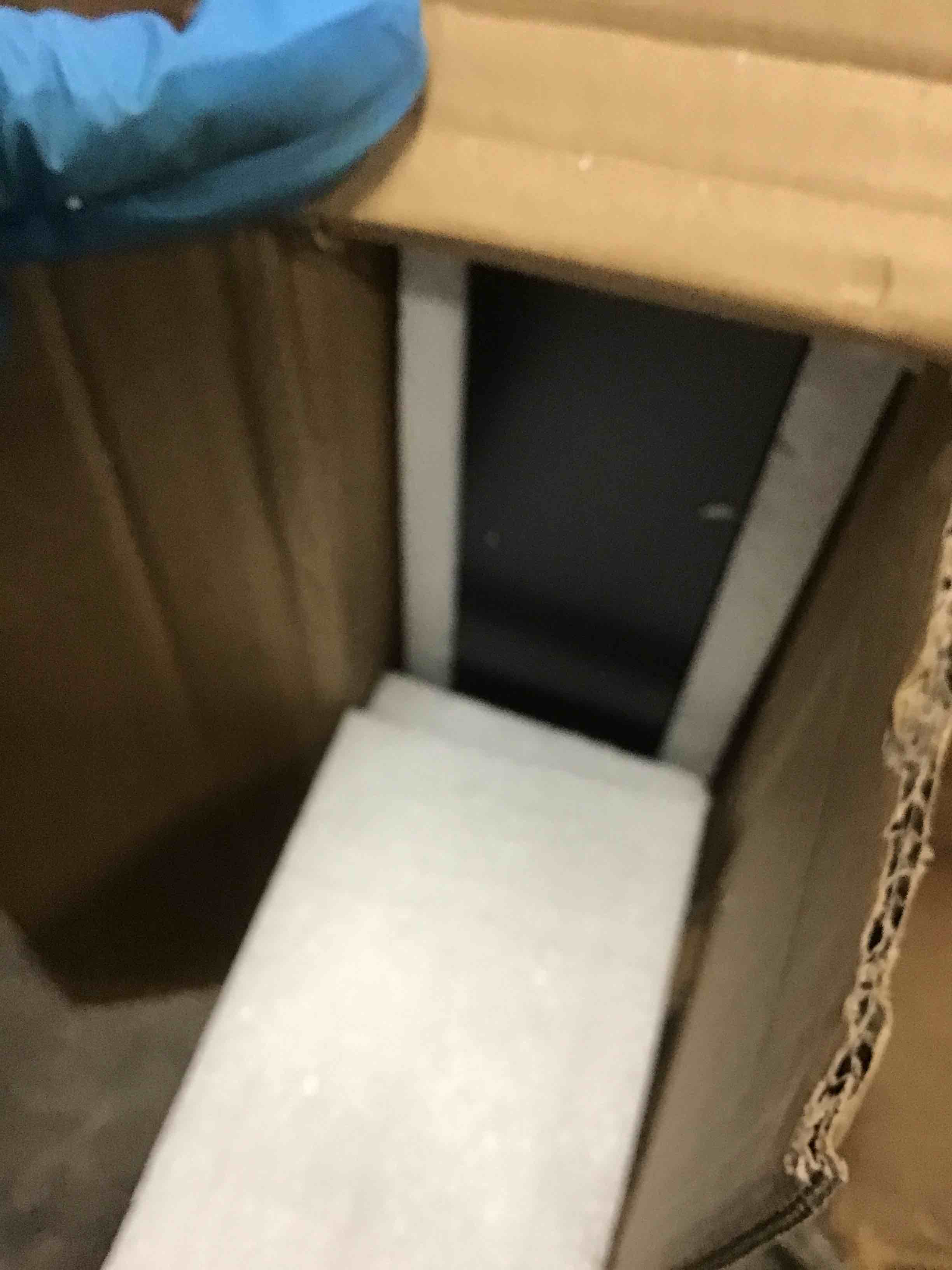 https://s3.amazonaws.com/lotting-images-prod/bidfta/RED5858500_1715097882190.jpeg