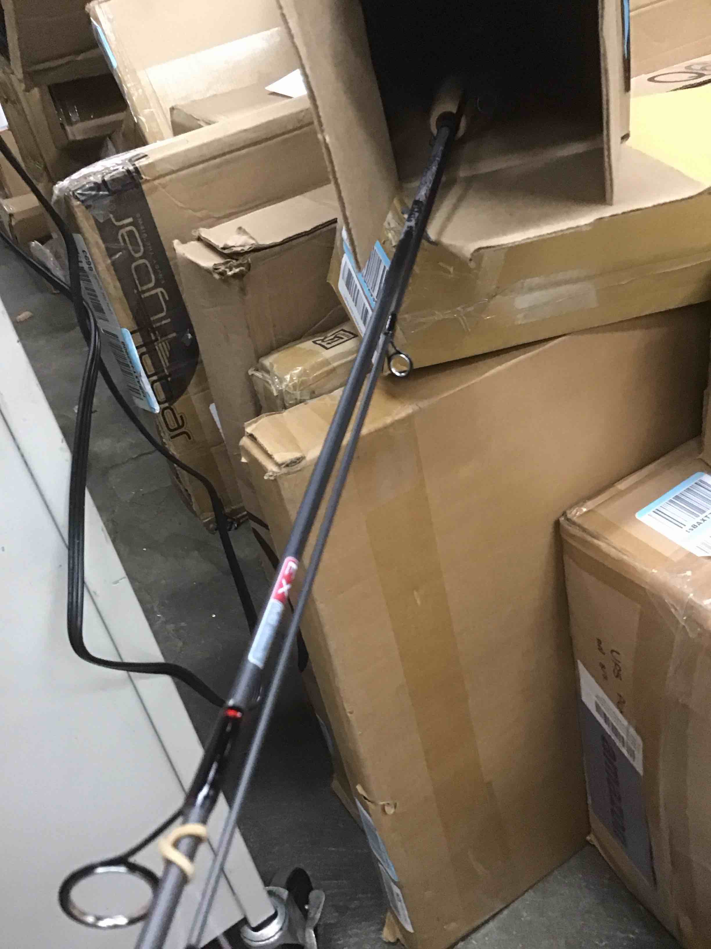 https://s3.amazonaws.com/lotting-images-prod/bidfta/RED5858501_1715097941517.jpeg