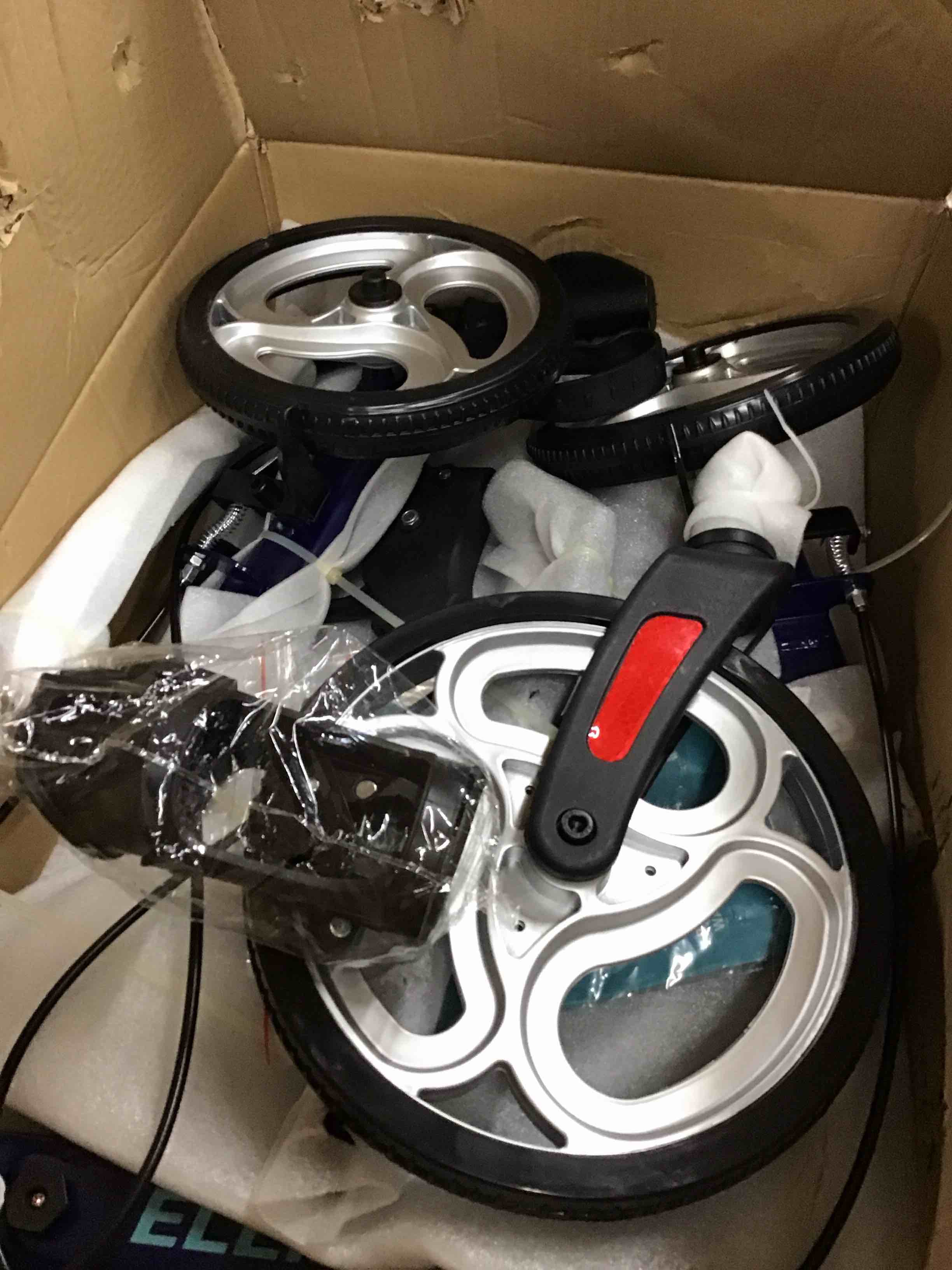 https://s3.amazonaws.com/lotting-images-prod/bidfta/RED5858848_1715956998626.jpeg