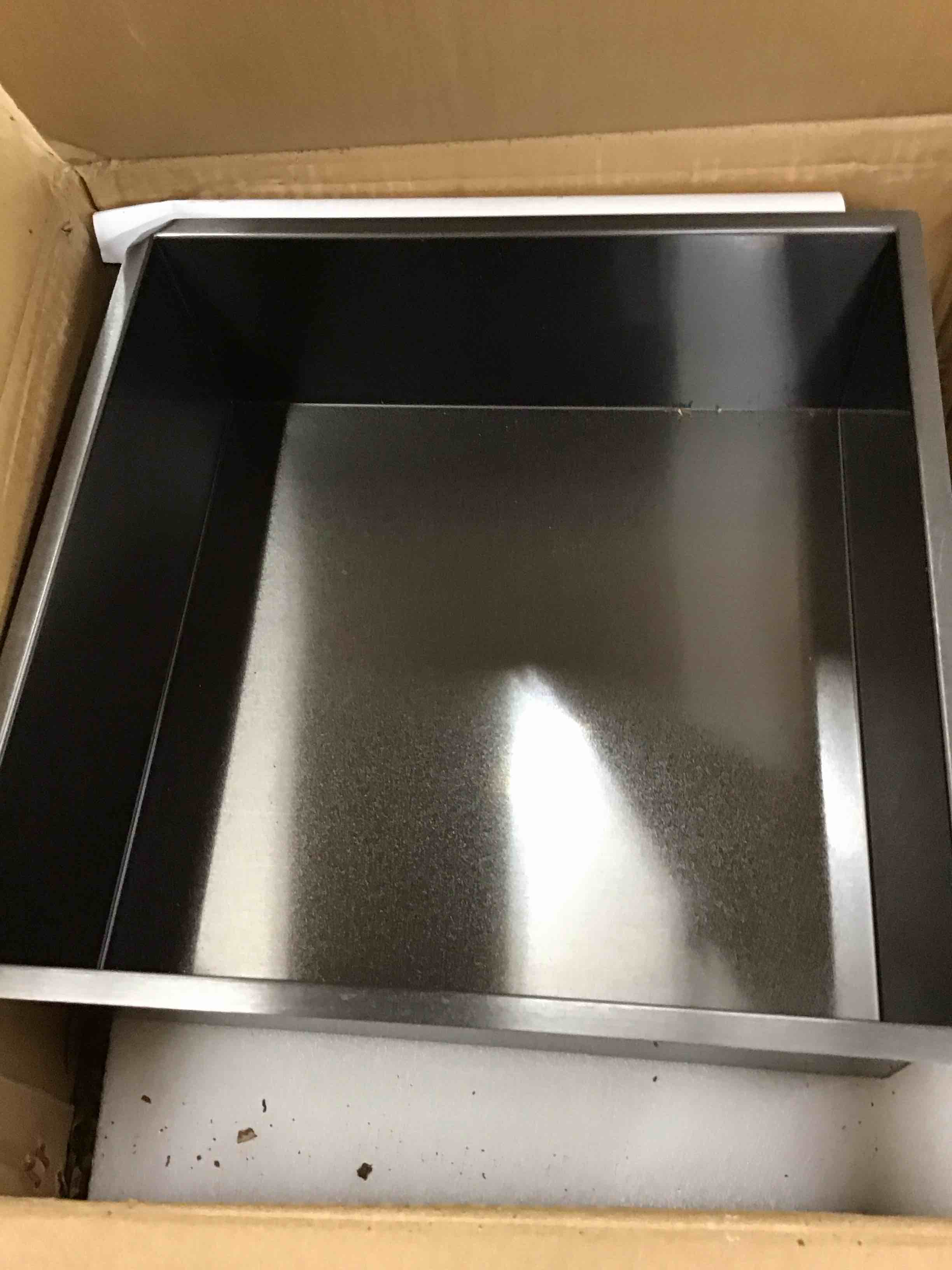 https://s3.amazonaws.com/lotting-images-prod/bidfta/RED5858872_1715959942615.jpeg