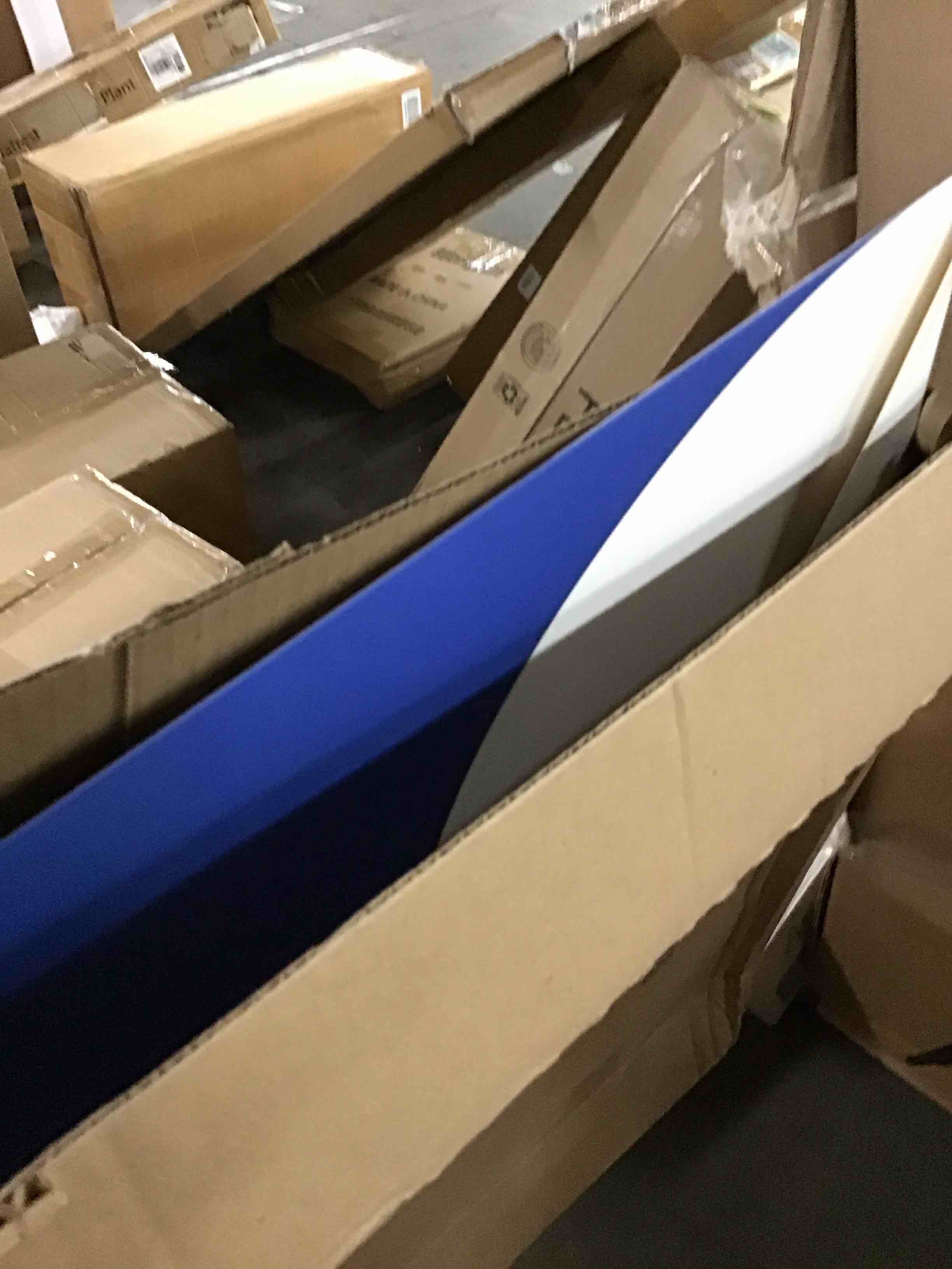 https://s3.amazonaws.com/lotting-images-prod/bidfta/RED5859219_1716495357805.jpeg