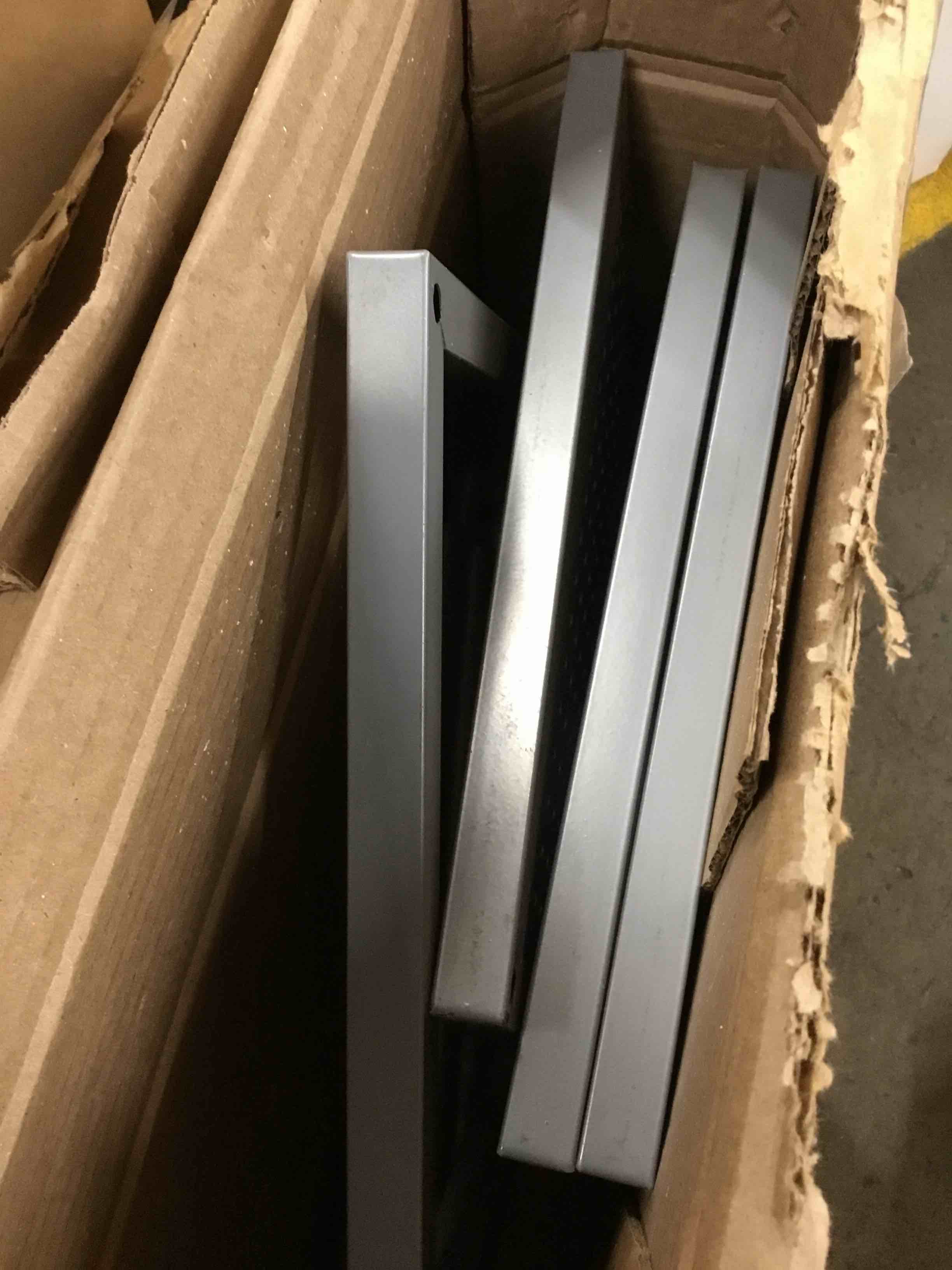 https://s3.amazonaws.com/lotting-images-prod/bidfta/RED5860393_1717012031261.jpeg