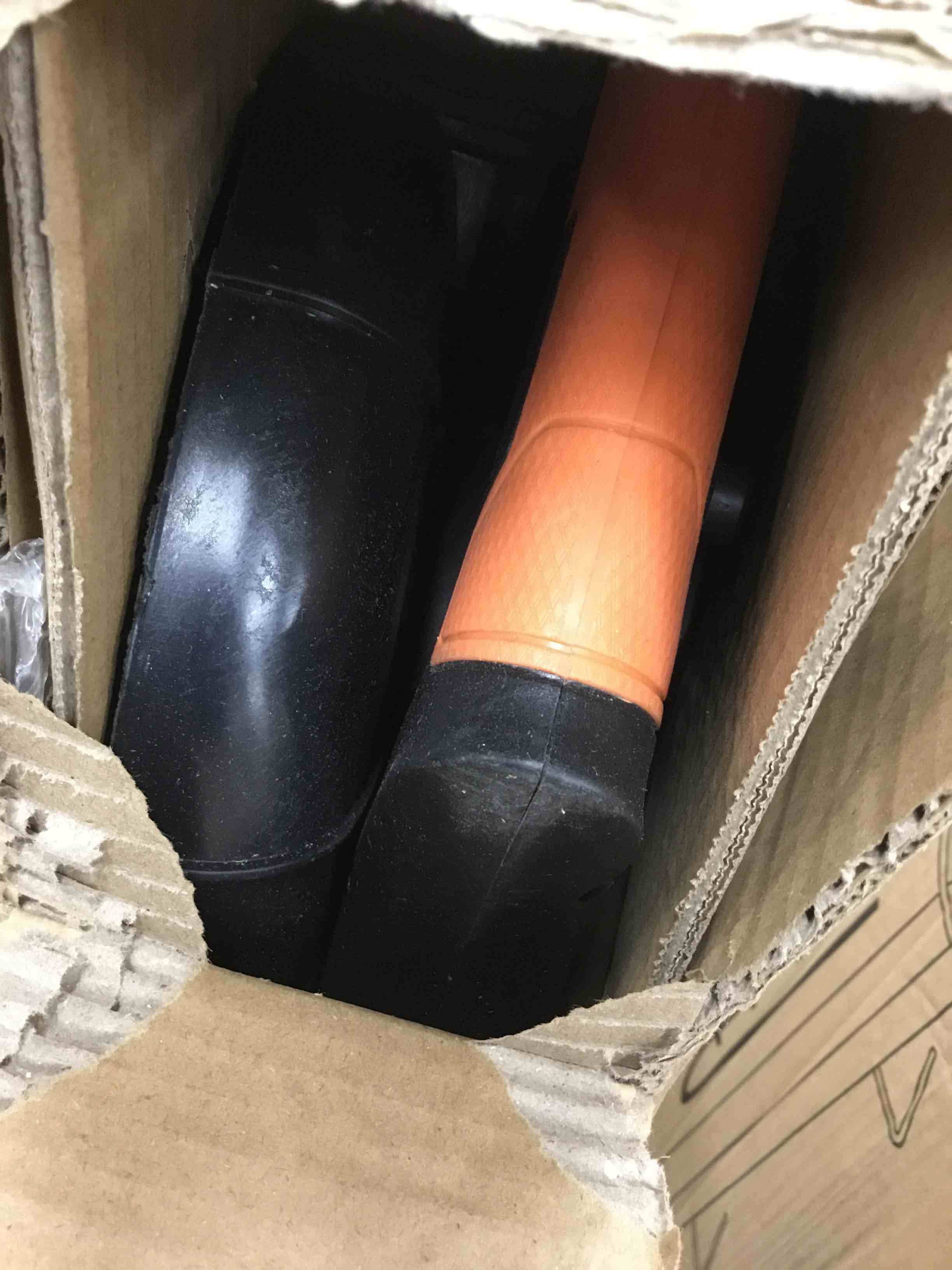 https://s3.amazonaws.com/lotting-images-prod/bidfta/RED5860406_1717013990796.jpeg
