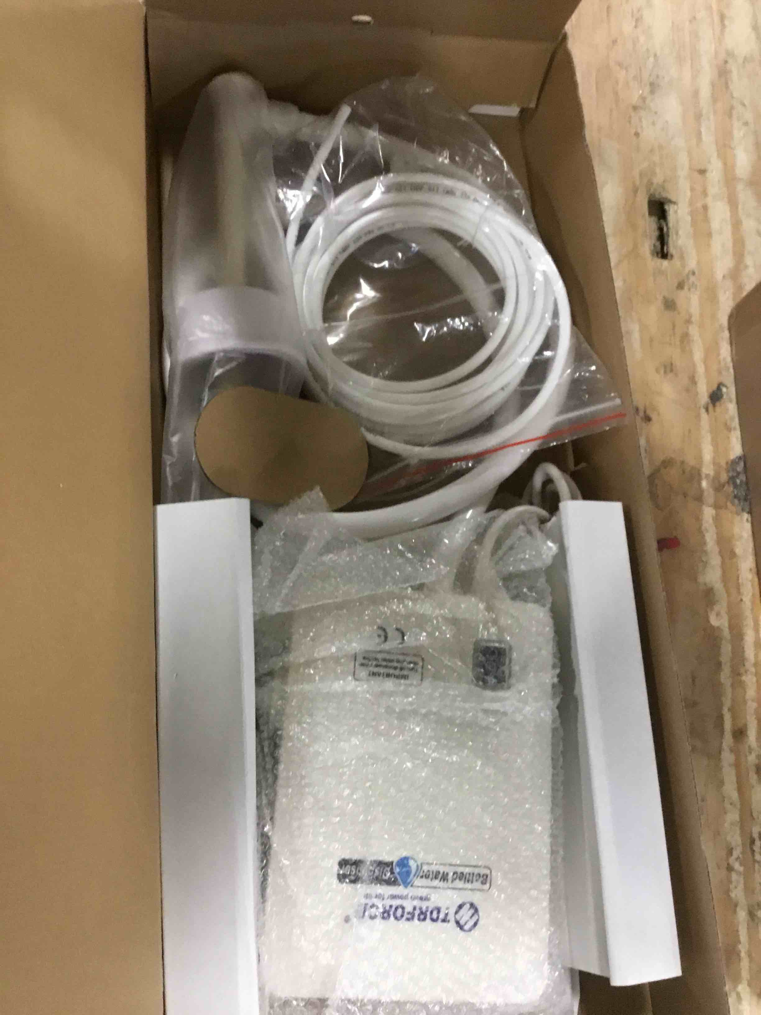 https://s3.amazonaws.com/lotting-images-prod/bidfta/RED5864090_1708881017749.jpeg