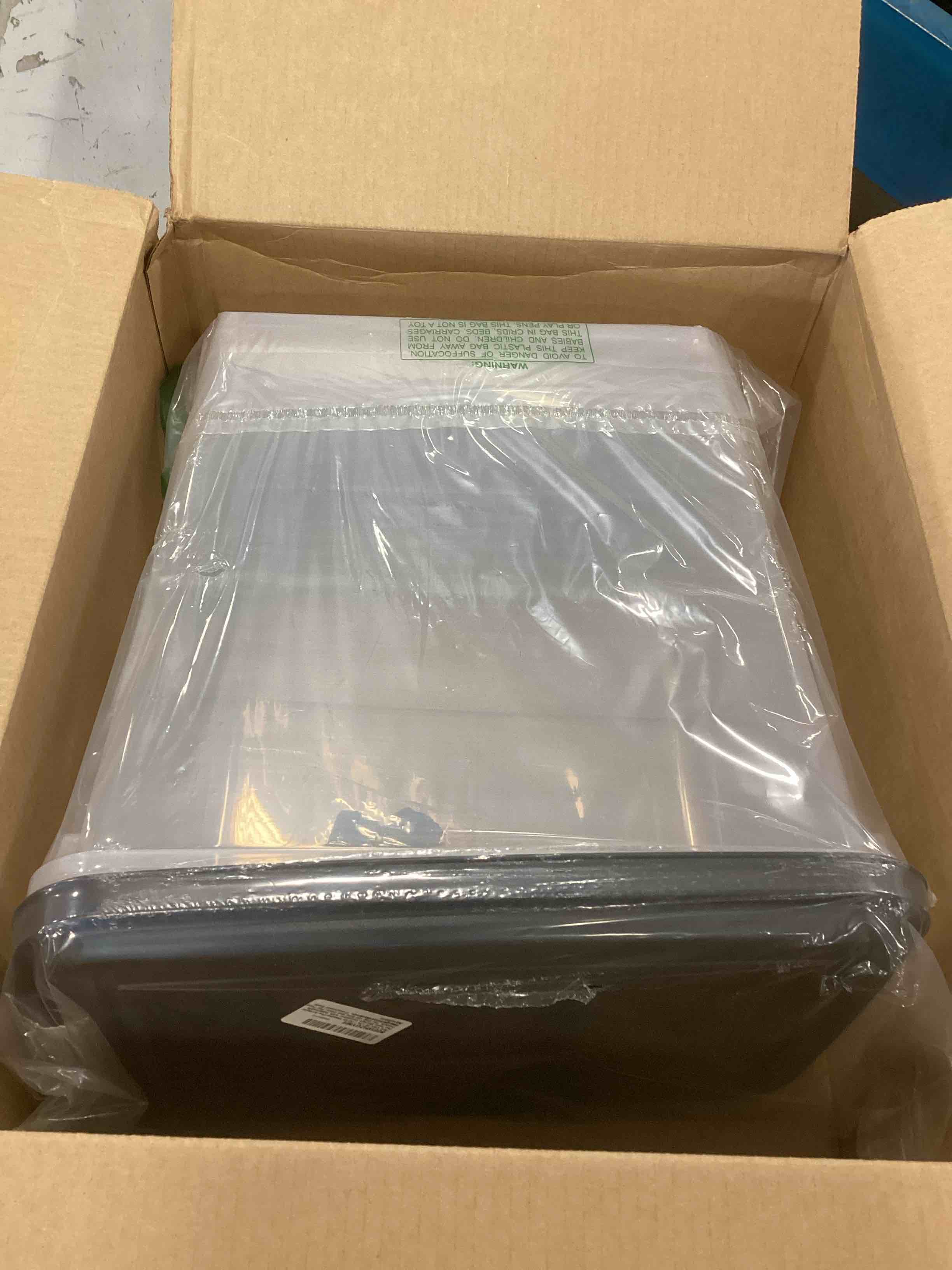 https://s3.amazonaws.com/lotting-images-prod/bidfta/RED5864405_1708982010094.jpeg