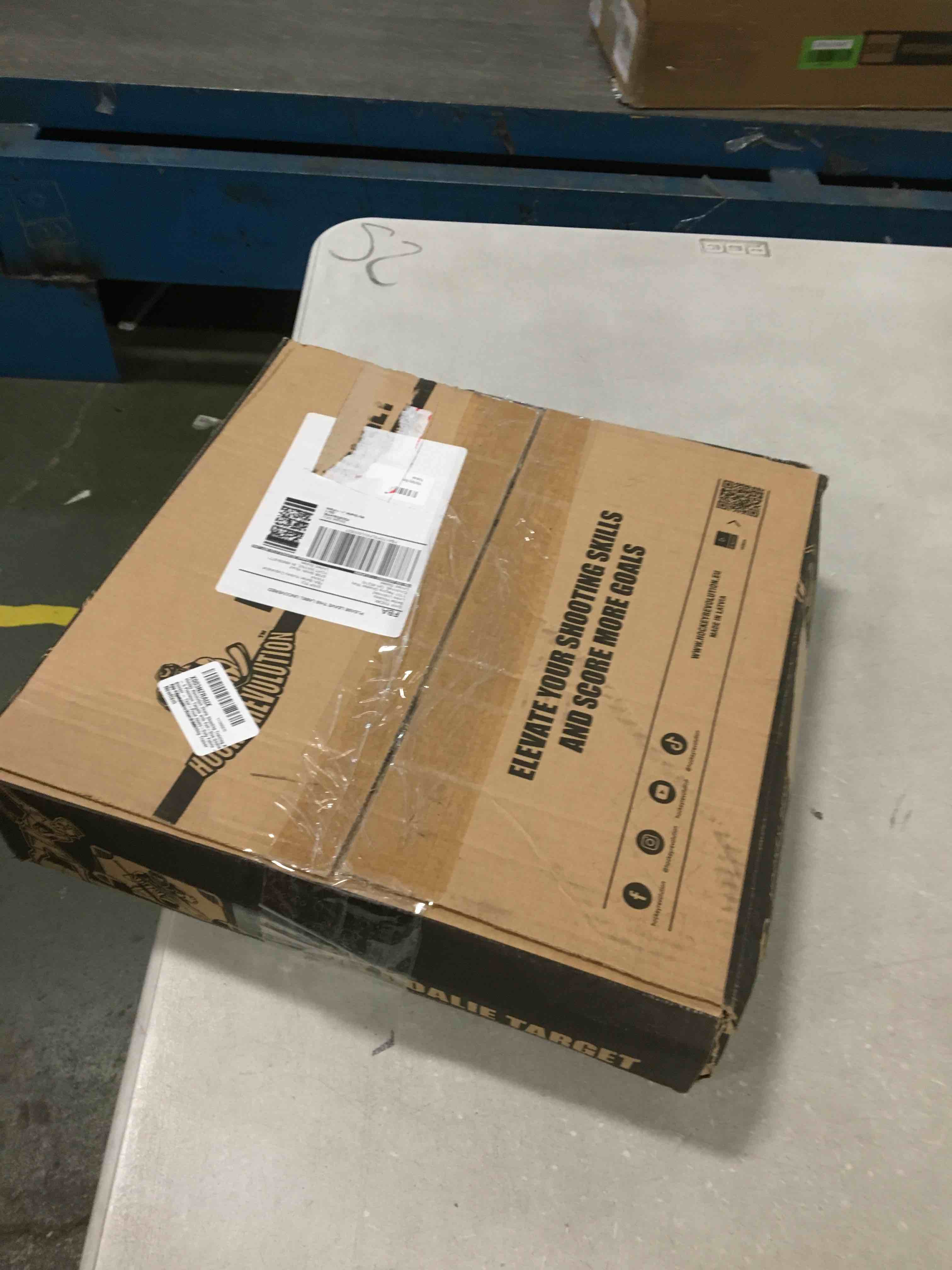 https://s3.amazonaws.com/lotting-images-prod/bidfta/RED5864647_1709122696200.jpeg