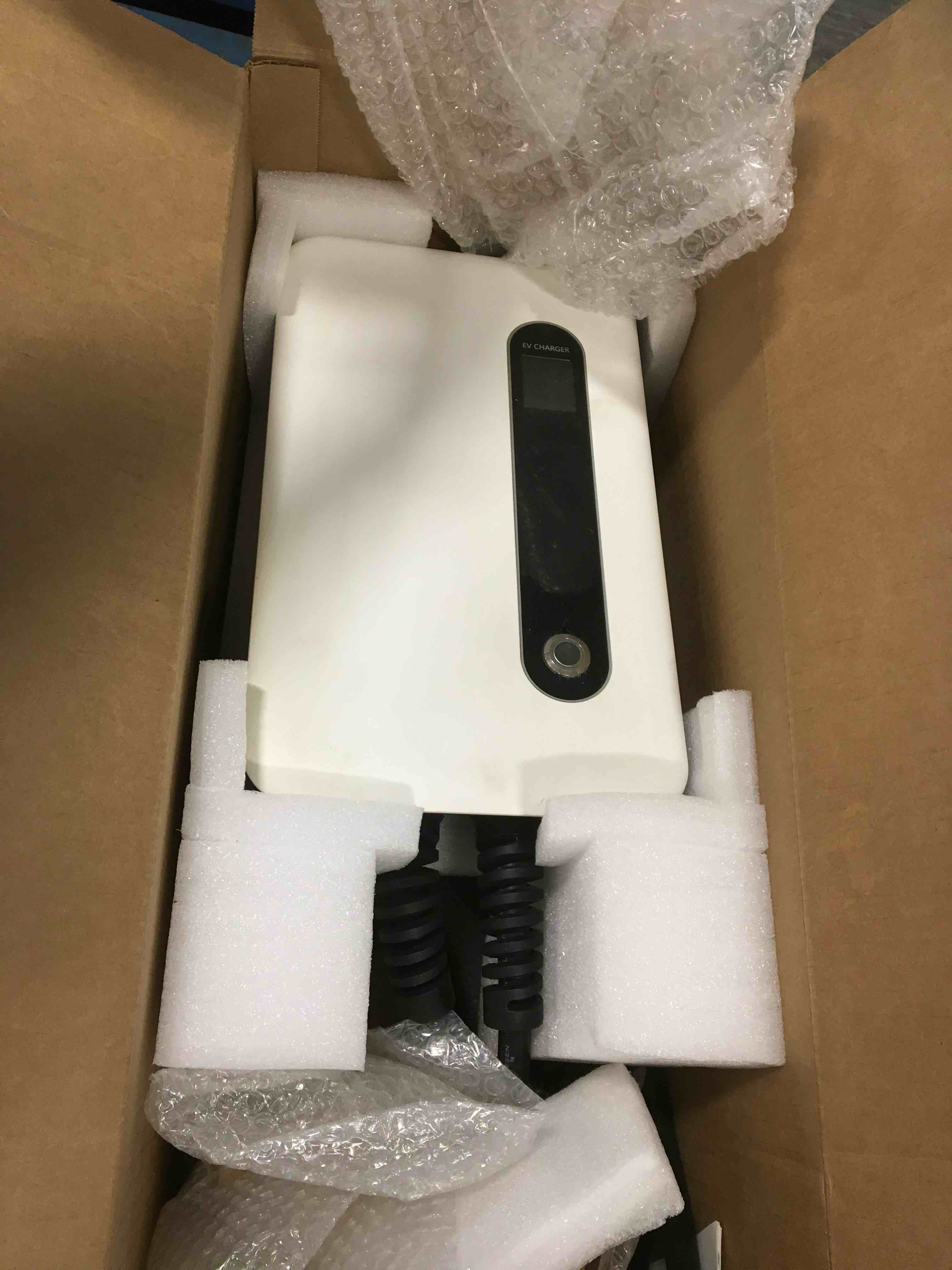 https://s3.amazonaws.com/lotting-images-prod/bidfta/RED5864791_1709141628351.jpeg