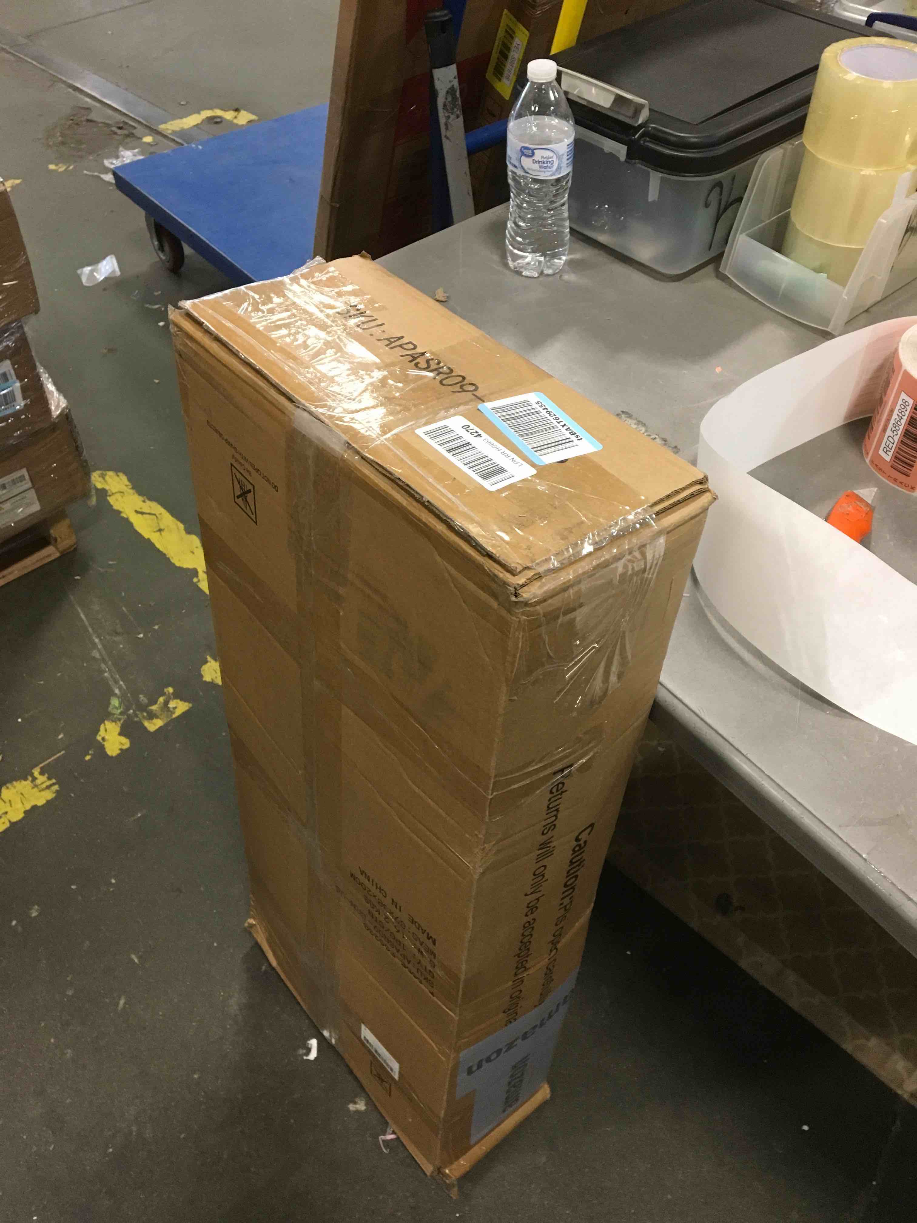 https://s3.amazonaws.com/lotting-images-prod/bidfta/RED5864893_1709211540519.jpeg