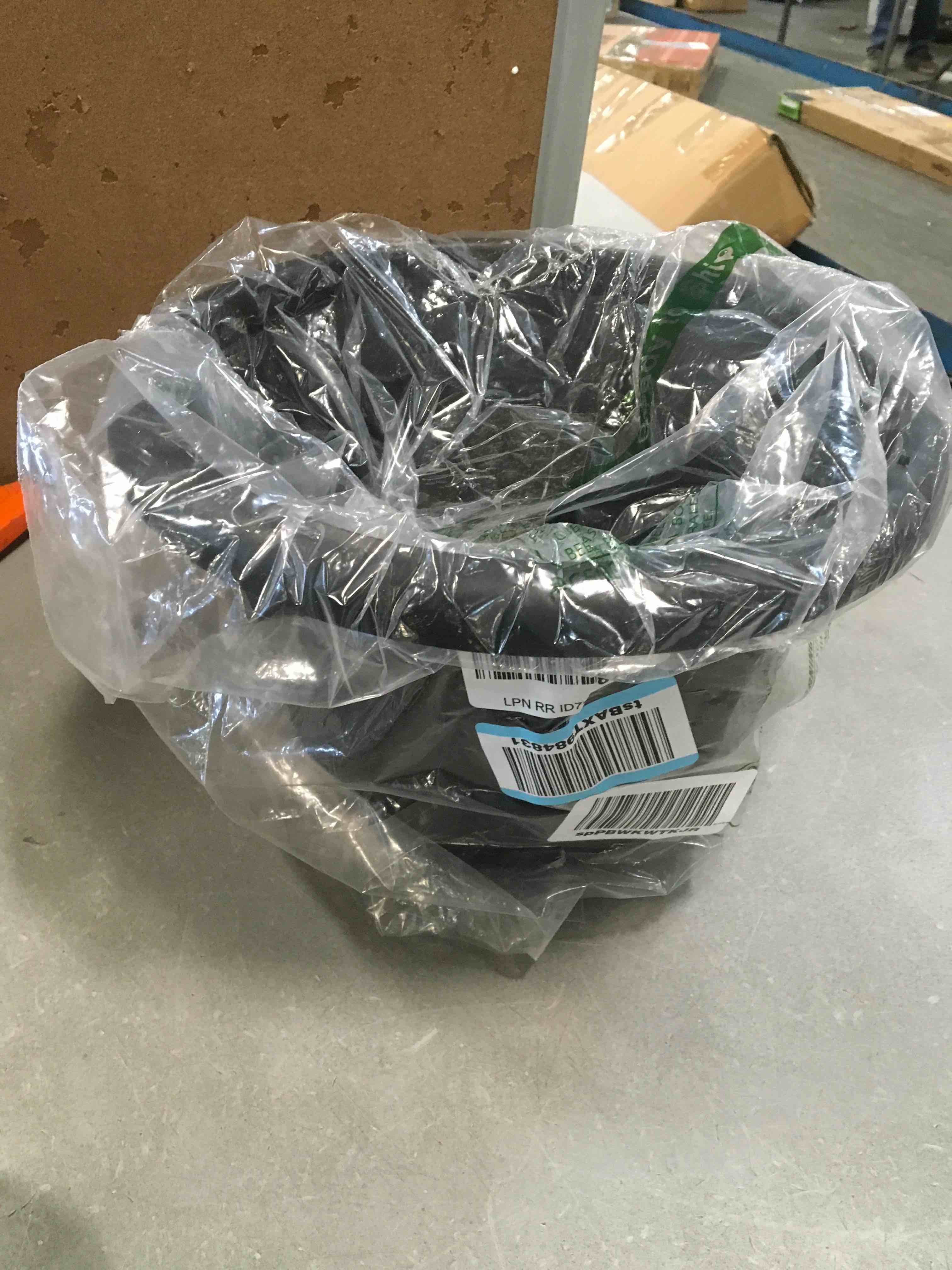 https://s3.amazonaws.com/lotting-images-prod/bidfta/RED5864912_1709213382831.jpeg