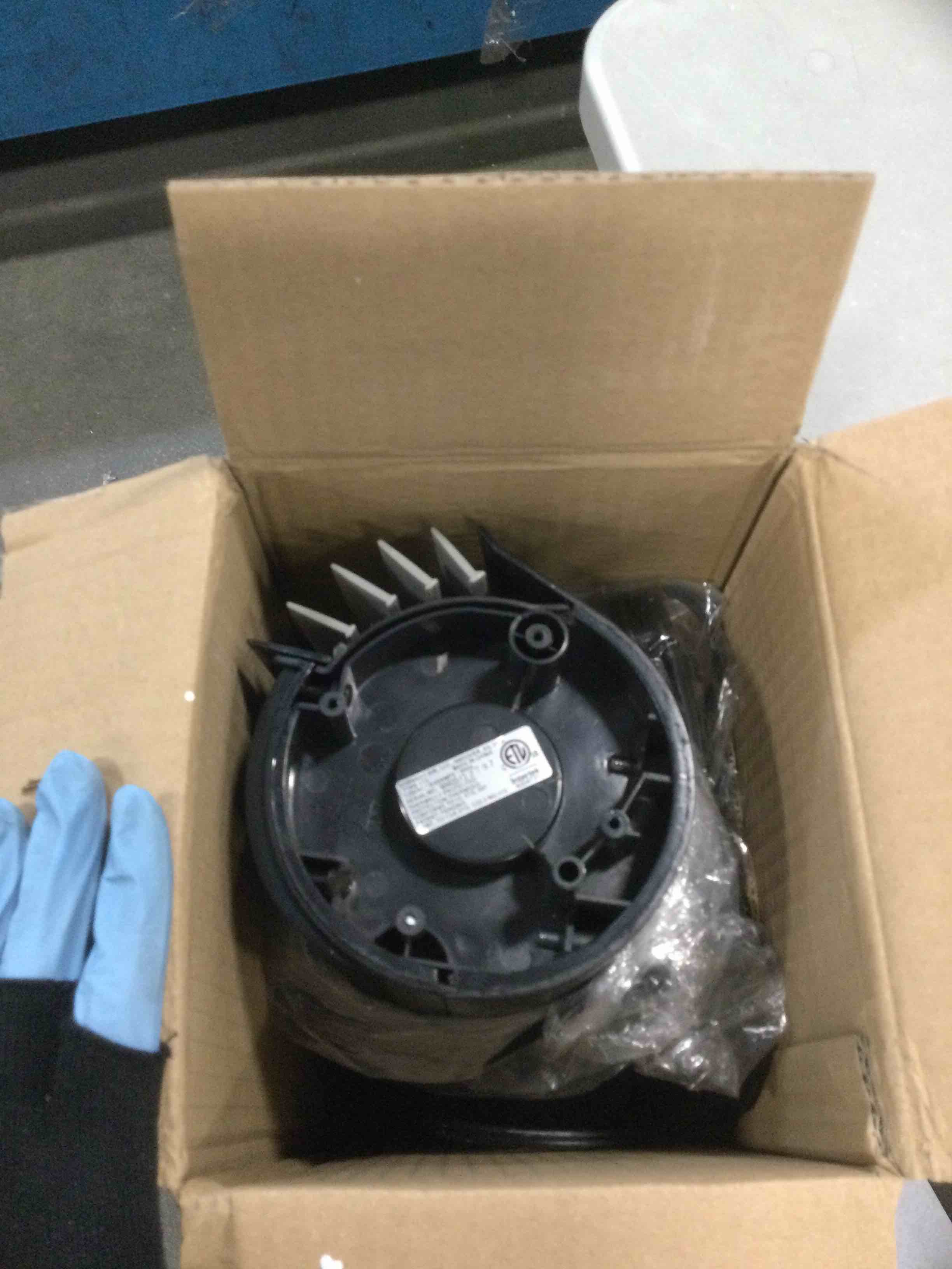 https://s3.amazonaws.com/lotting-images-prod/bidfta/RED5865344_1709322951159.jpeg