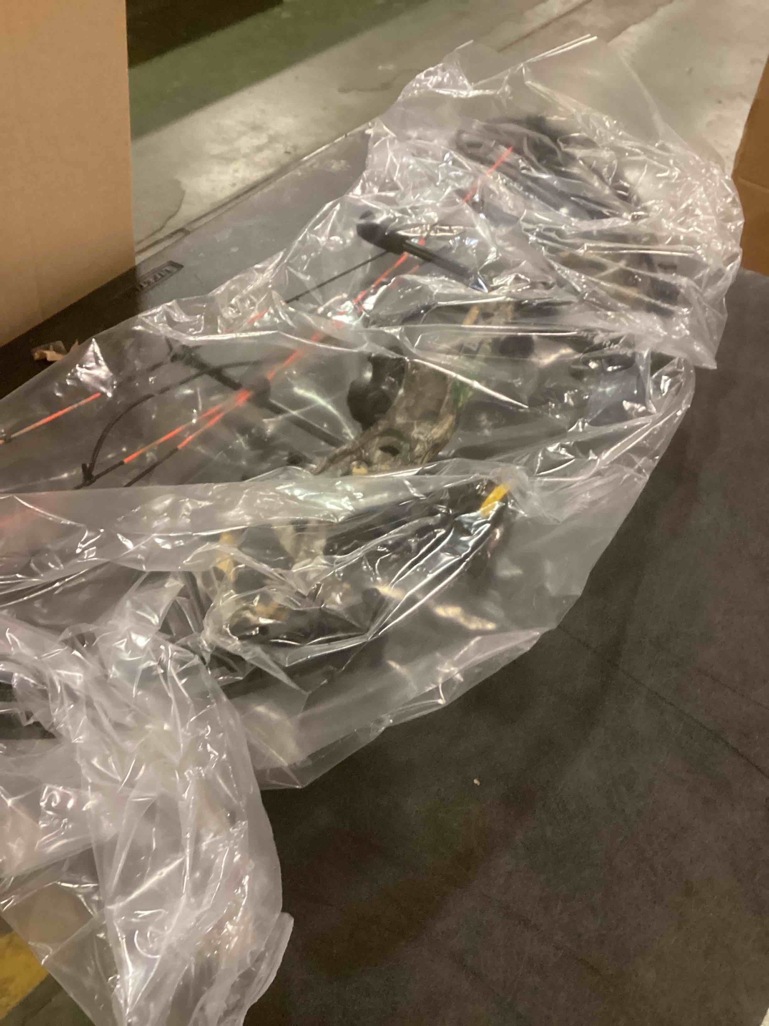 https://s3.amazonaws.com/lotting-images-prod/bidfta/RED5865556_1708689911329.jpeg