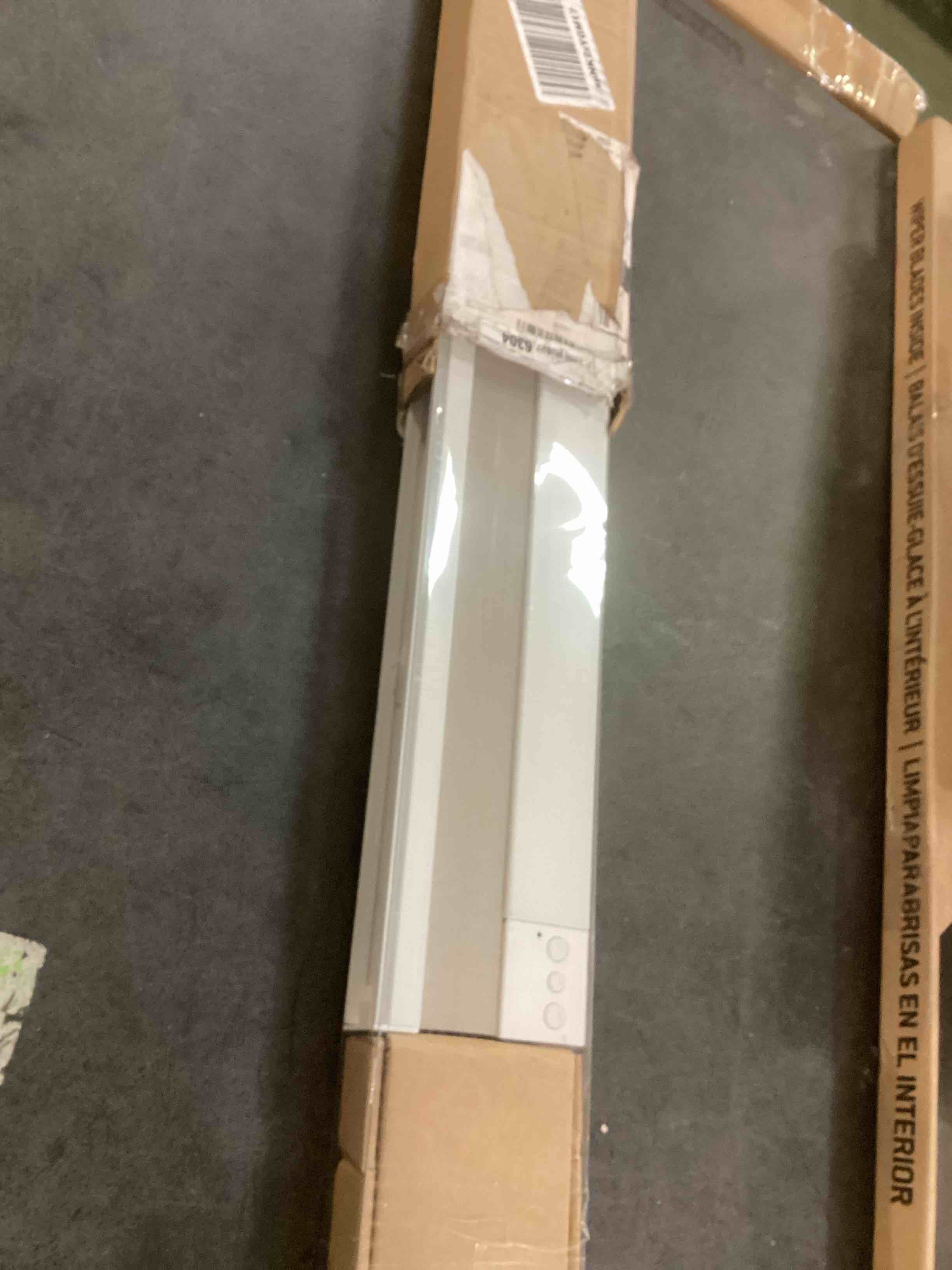 https://s3.amazonaws.com/lotting-images-prod/bidfta/RED5865753_1708716317928.jpeg