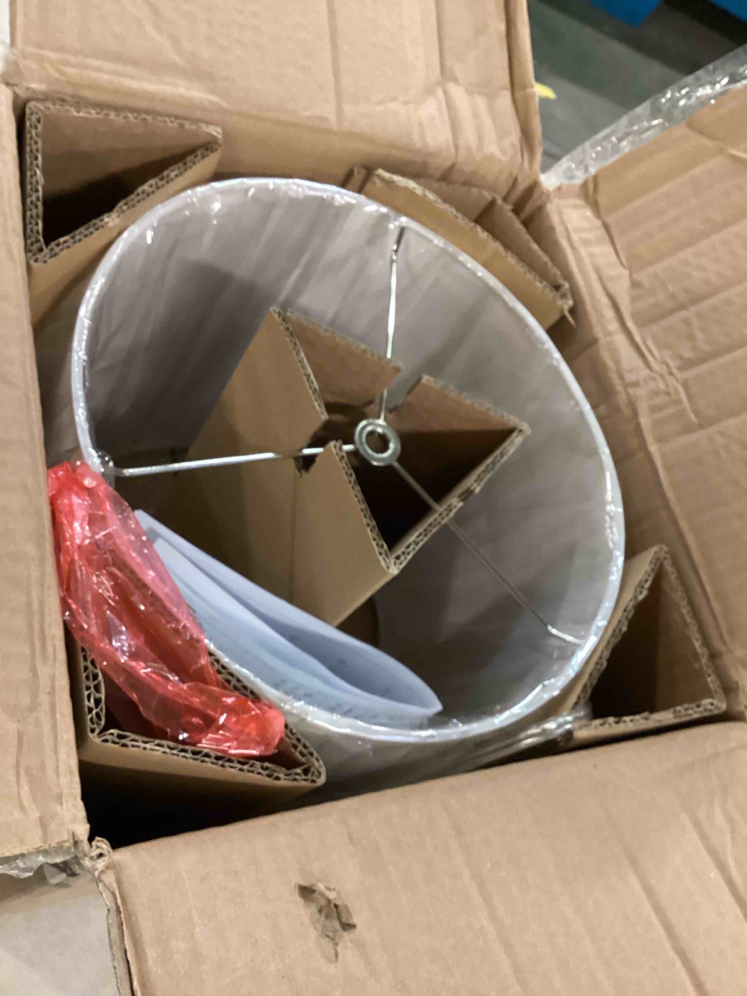 https://s3.amazonaws.com/lotting-images-prod/bidfta/RED5865845_1708784387966.jpeg