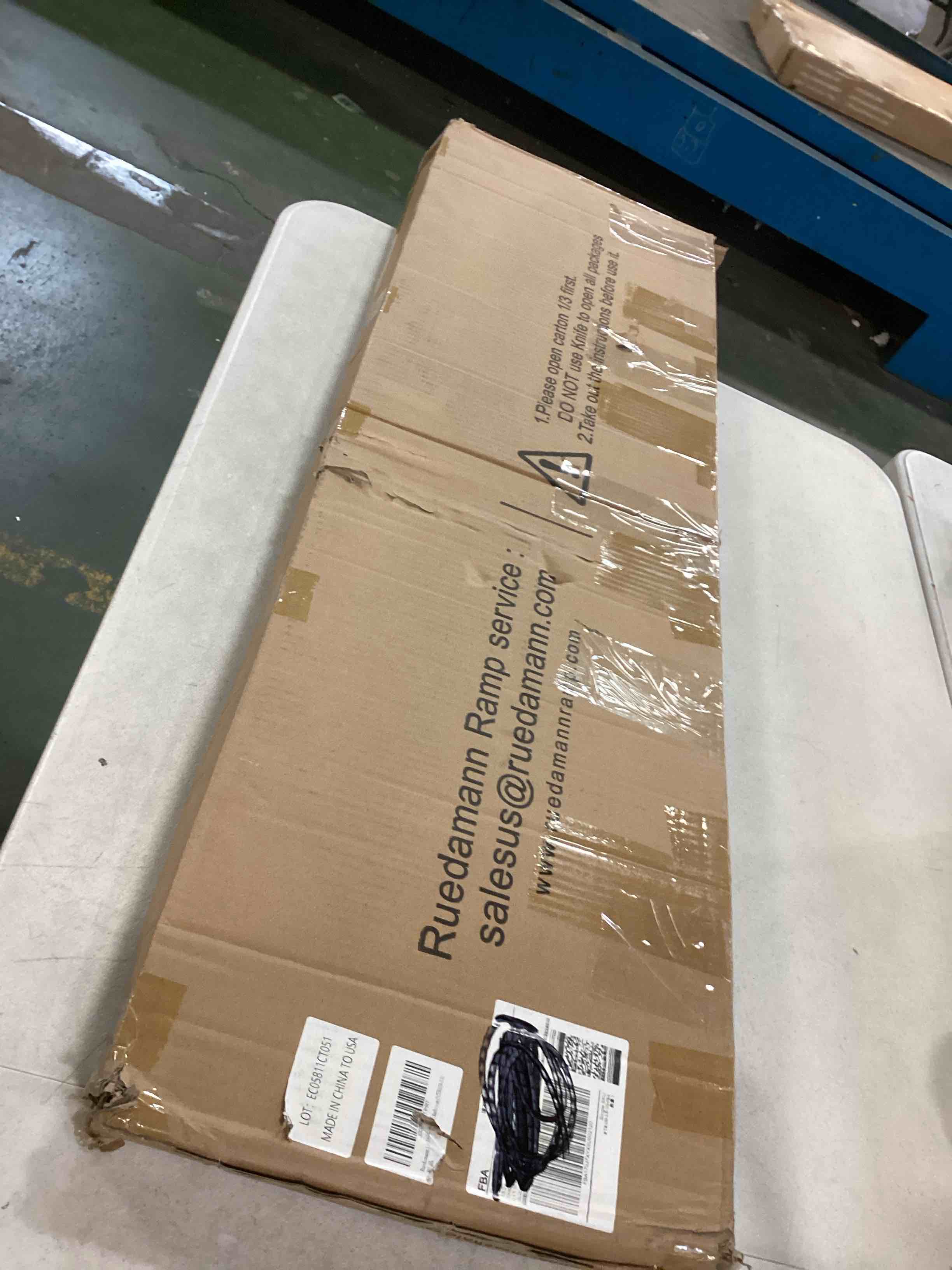 https://s3.amazonaws.com/lotting-images-prod/bidfta/RED5865871_1708788293898.jpeg