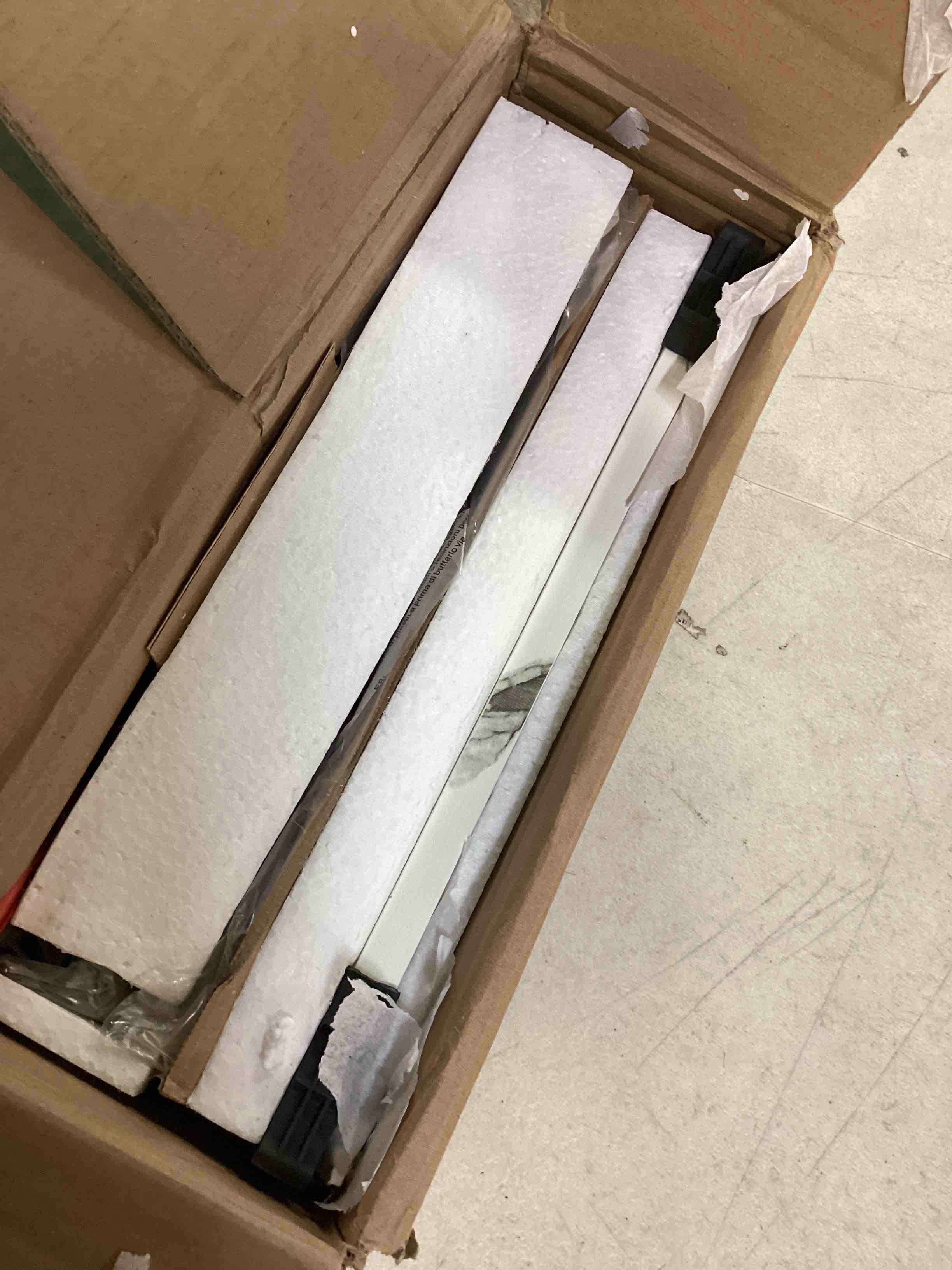 https://s3.amazonaws.com/lotting-images-prod/bidfta/RED5865988_1708804167866.jpeg