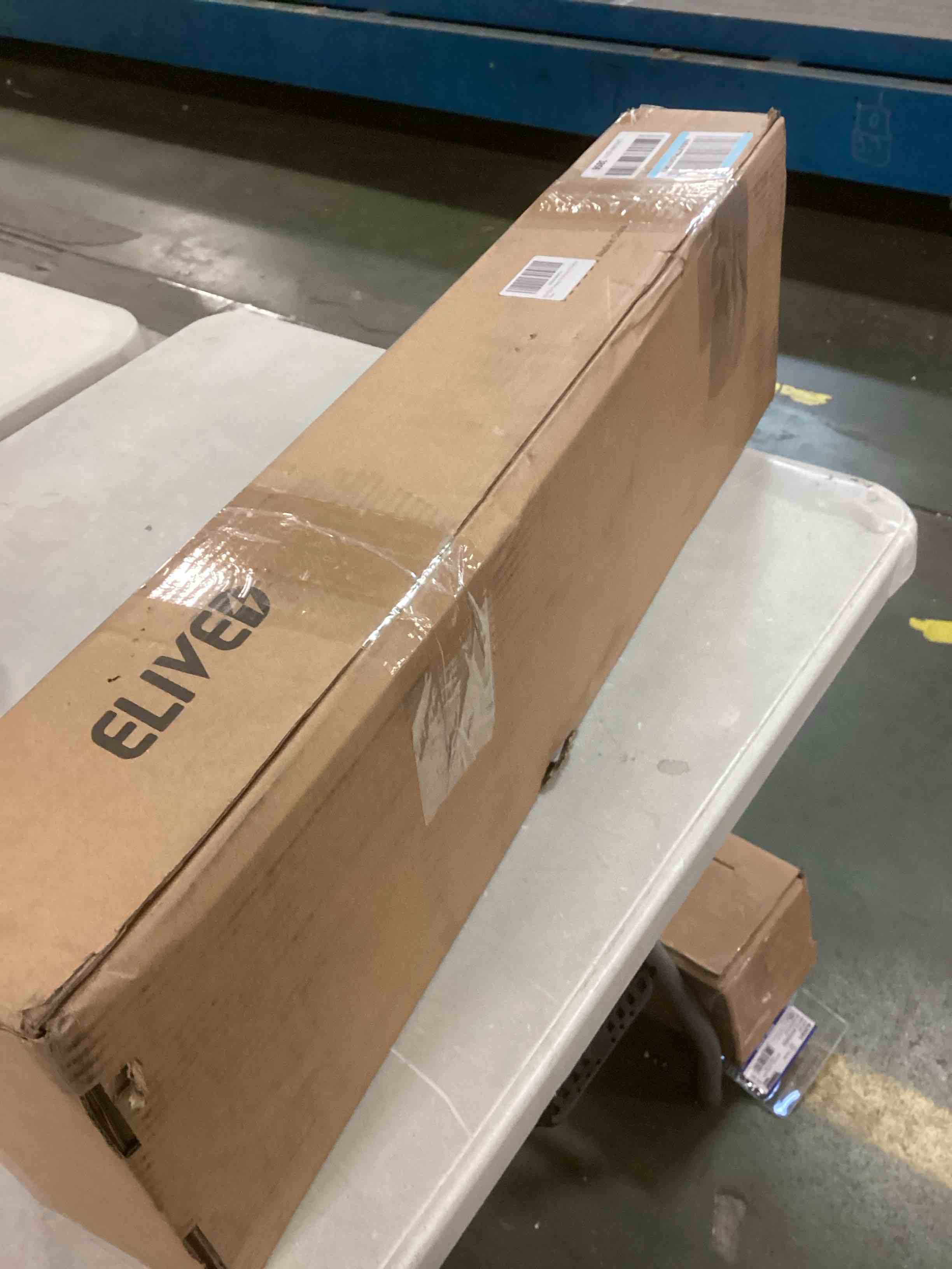 https://s3.amazonaws.com/lotting-images-prod/bidfta/RED5866035_1708951937079.jpeg