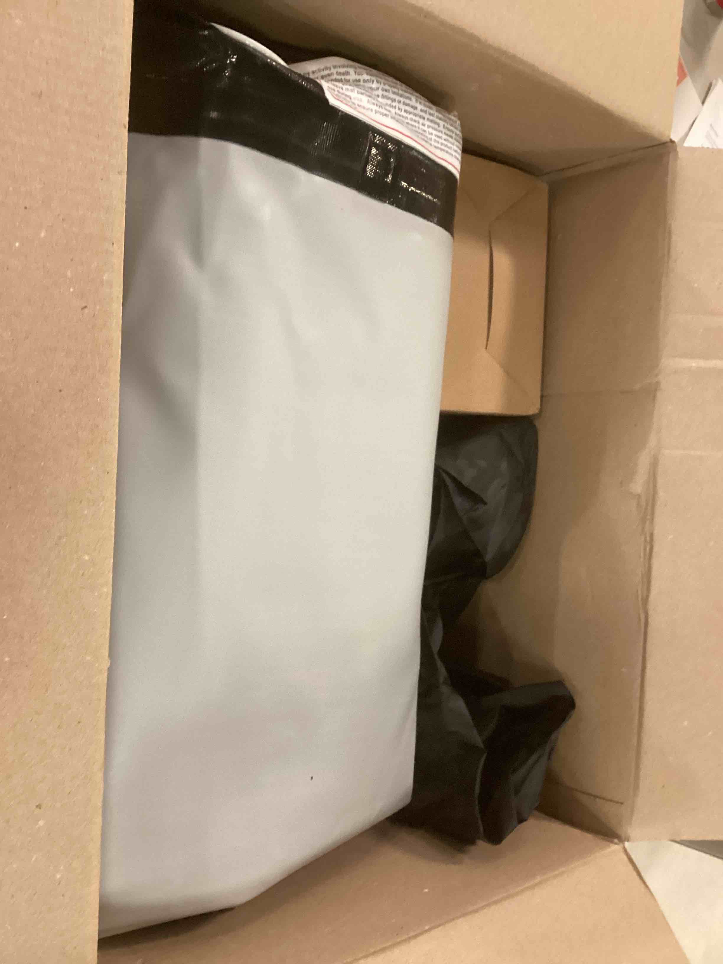 https://s3.amazonaws.com/lotting-images-prod/bidfta/RED5866046_1708953376200.jpeg