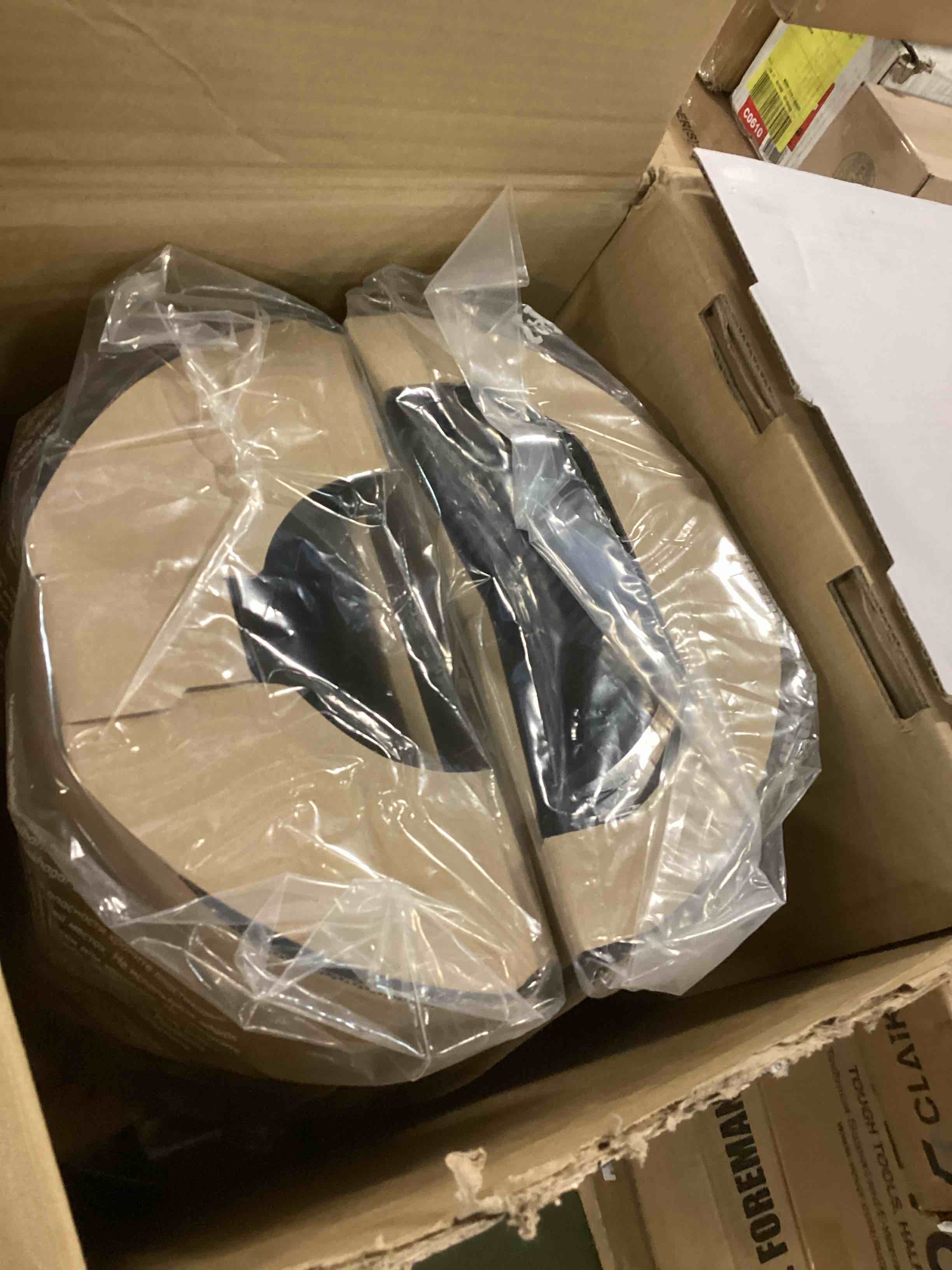 https://s3.amazonaws.com/lotting-images-prod/bidfta/RED5866268_1709037175920.jpeg