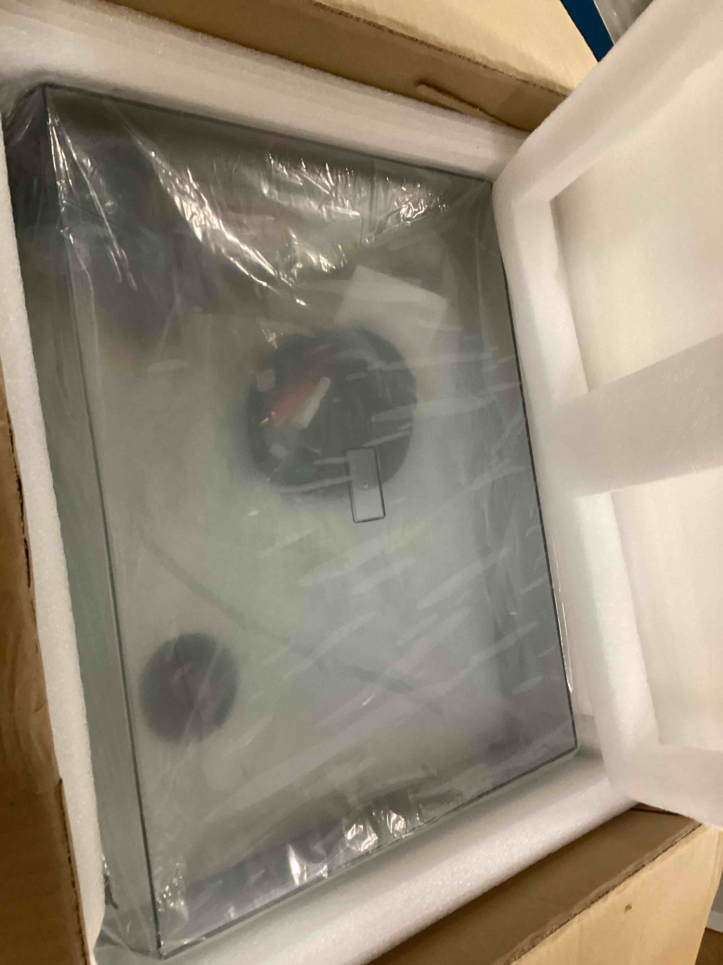 https://s3.amazonaws.com/lotting-images-prod/bidfta/RED5866444_1709060756875.jpeg