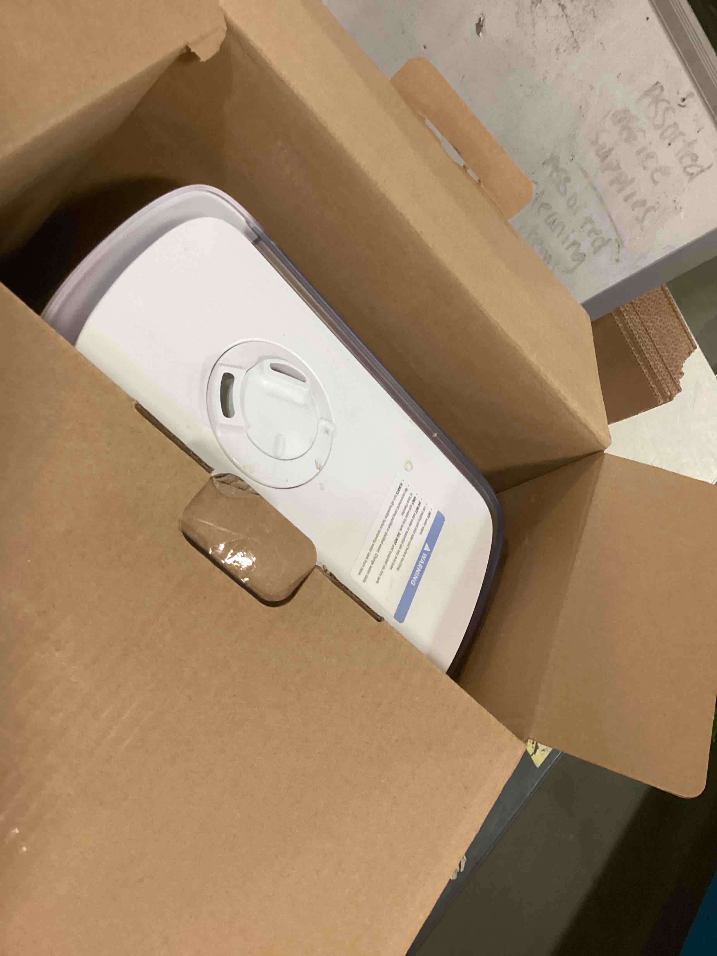 https://s3.amazonaws.com/lotting-images-prod/bidfta/RED5866487_1709124287038.jpeg