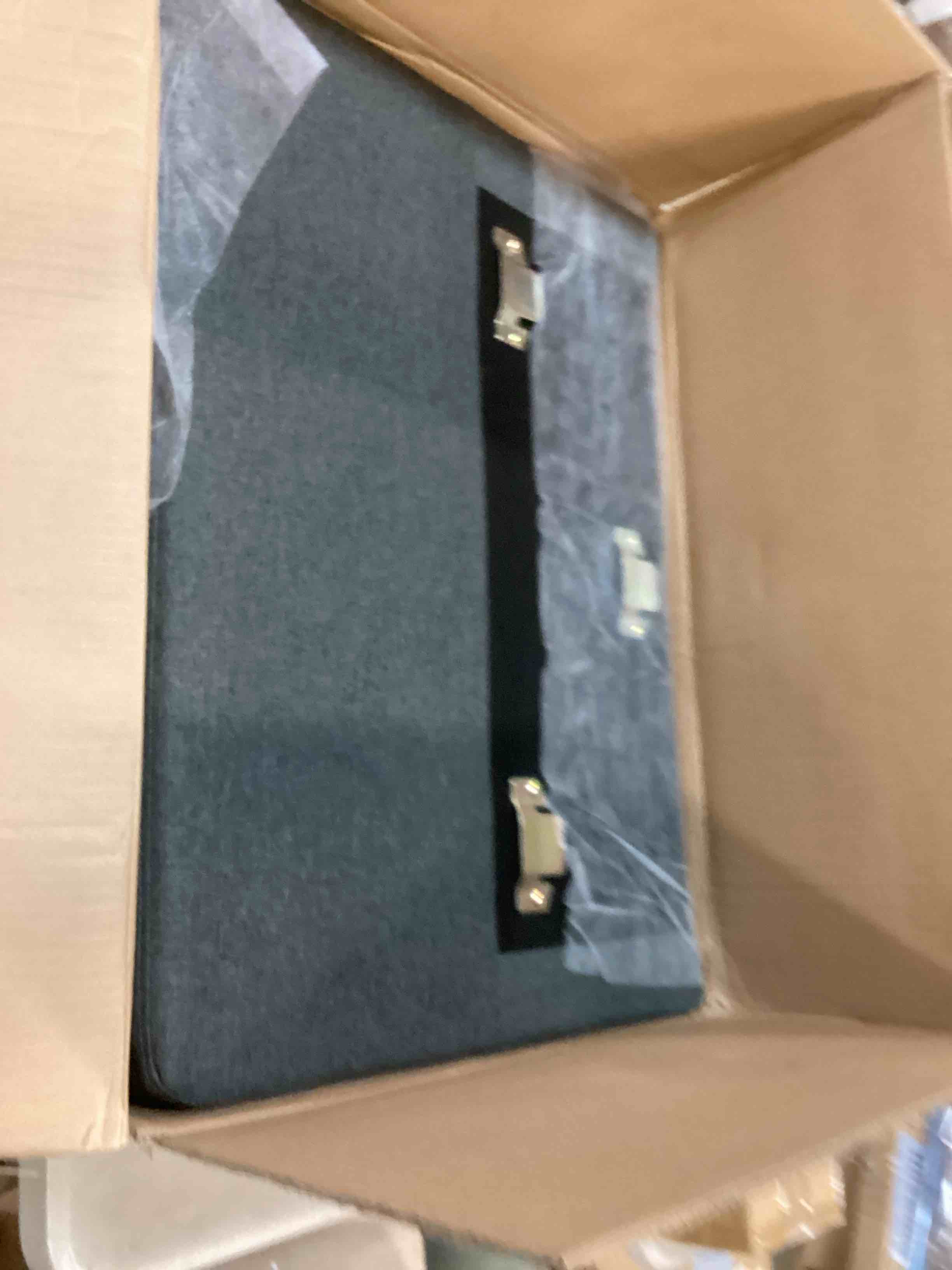 https://s3.amazonaws.com/lotting-images-prod/bidfta/RED5867228_1708622882519.jpeg
