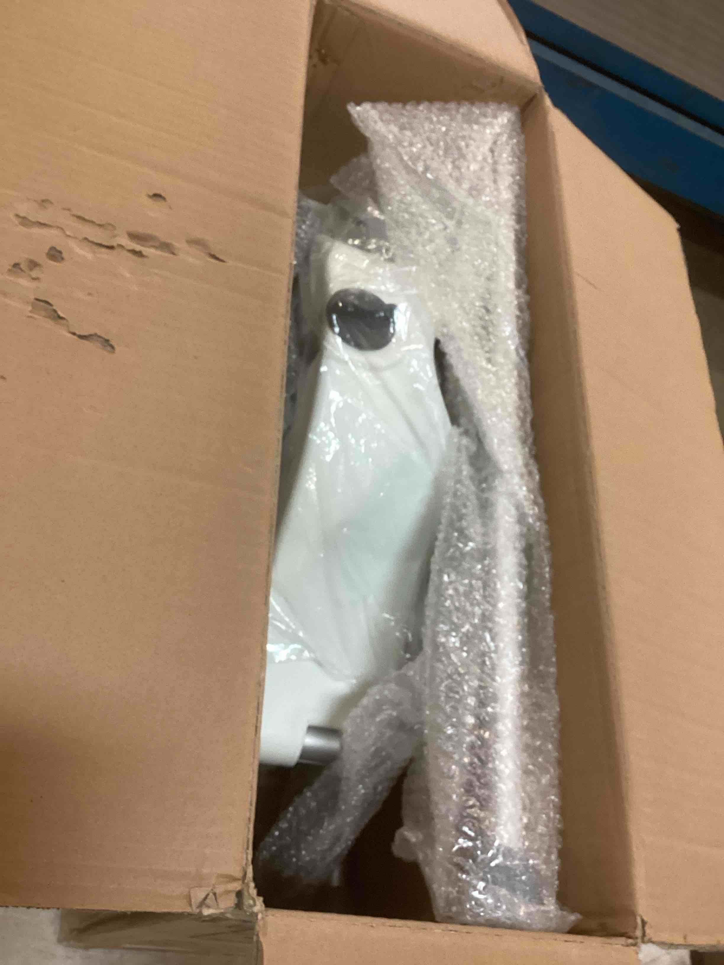 https://s3.amazonaws.com/lotting-images-prod/bidfta/RED5867440_1708698804221.jpeg